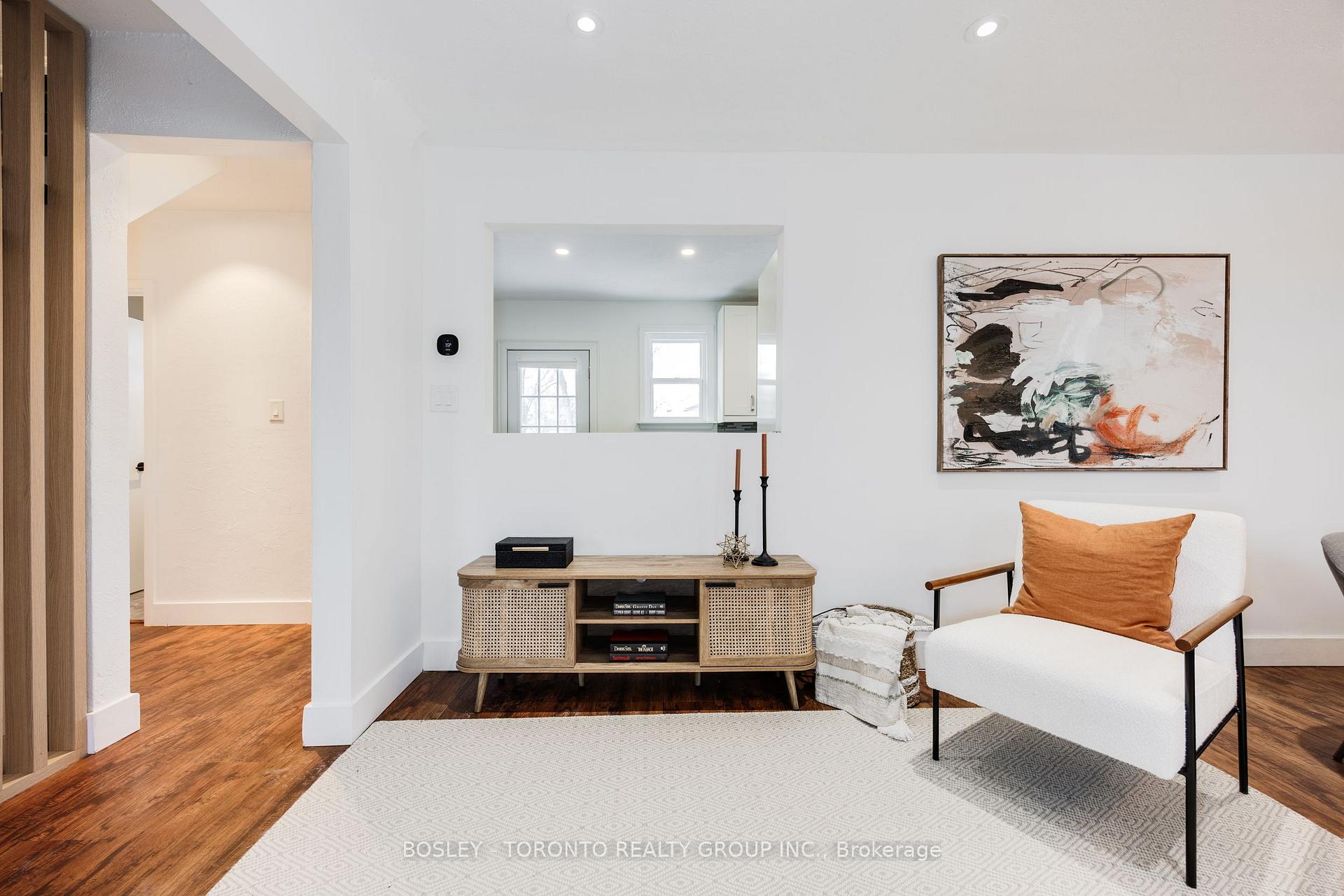 Photo 7 of 328 Chisholm Avenue, Toronto, Woodbine-Lumsden — HOMEH