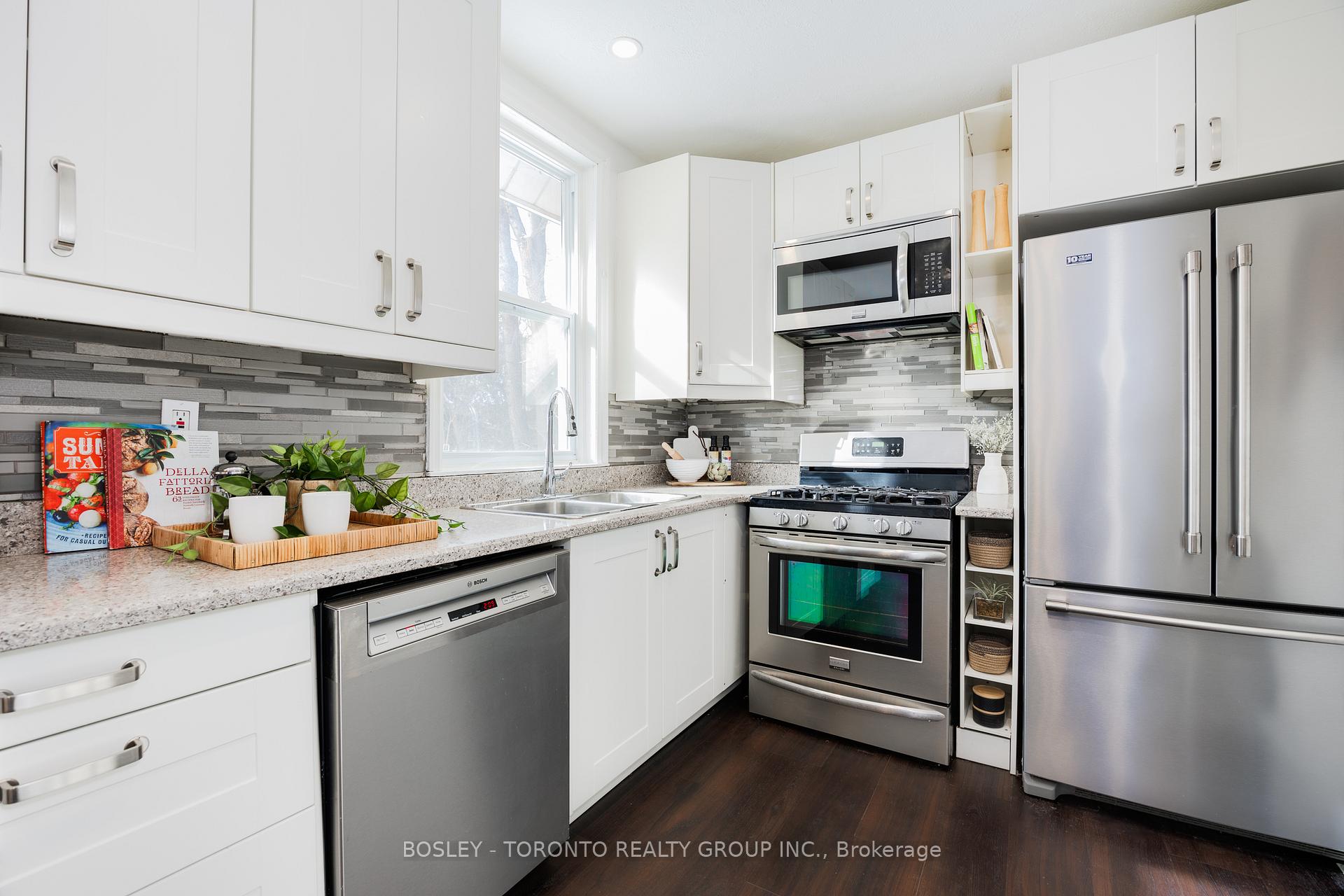 Photo 9 of 328 Chisholm Avenue, Toronto, Woodbine-Lumsden — HOMEH