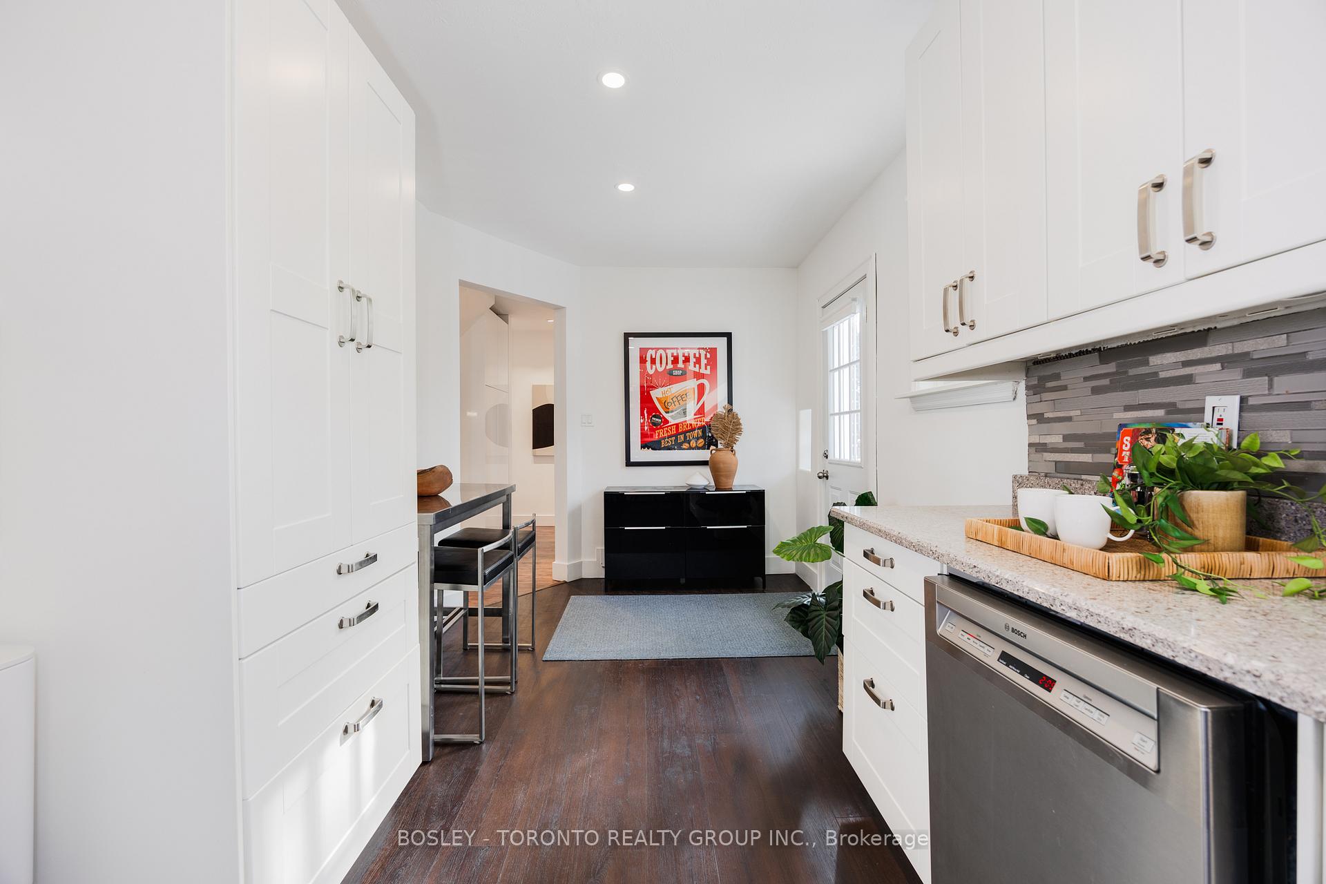 Photo 11 of 328 Chisholm Avenue, Toronto, Woodbine-Lumsden — HOMEH