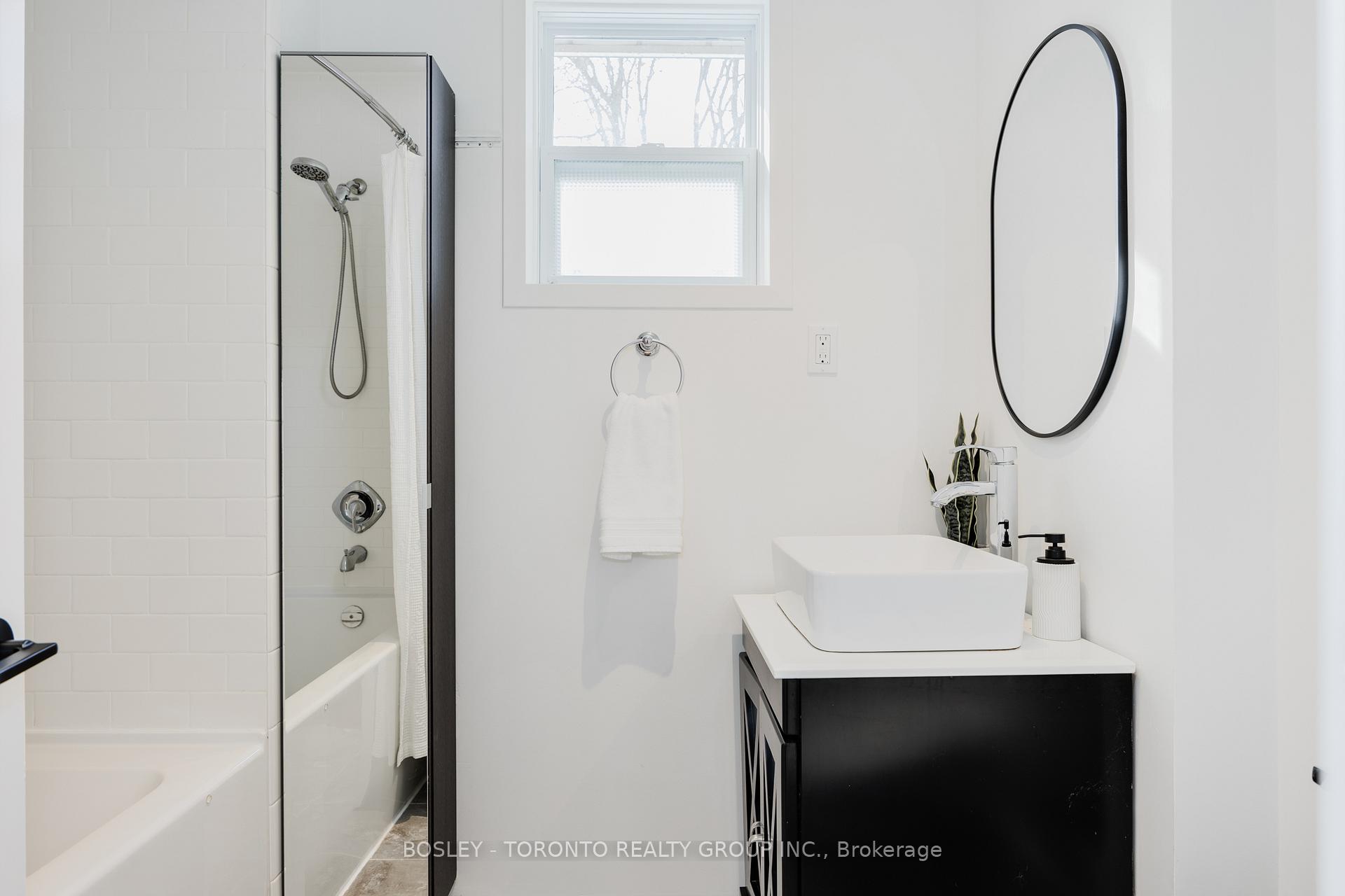 Photo 13 of 328 Chisholm Avenue, Toronto, Woodbine-Lumsden — HOMEH