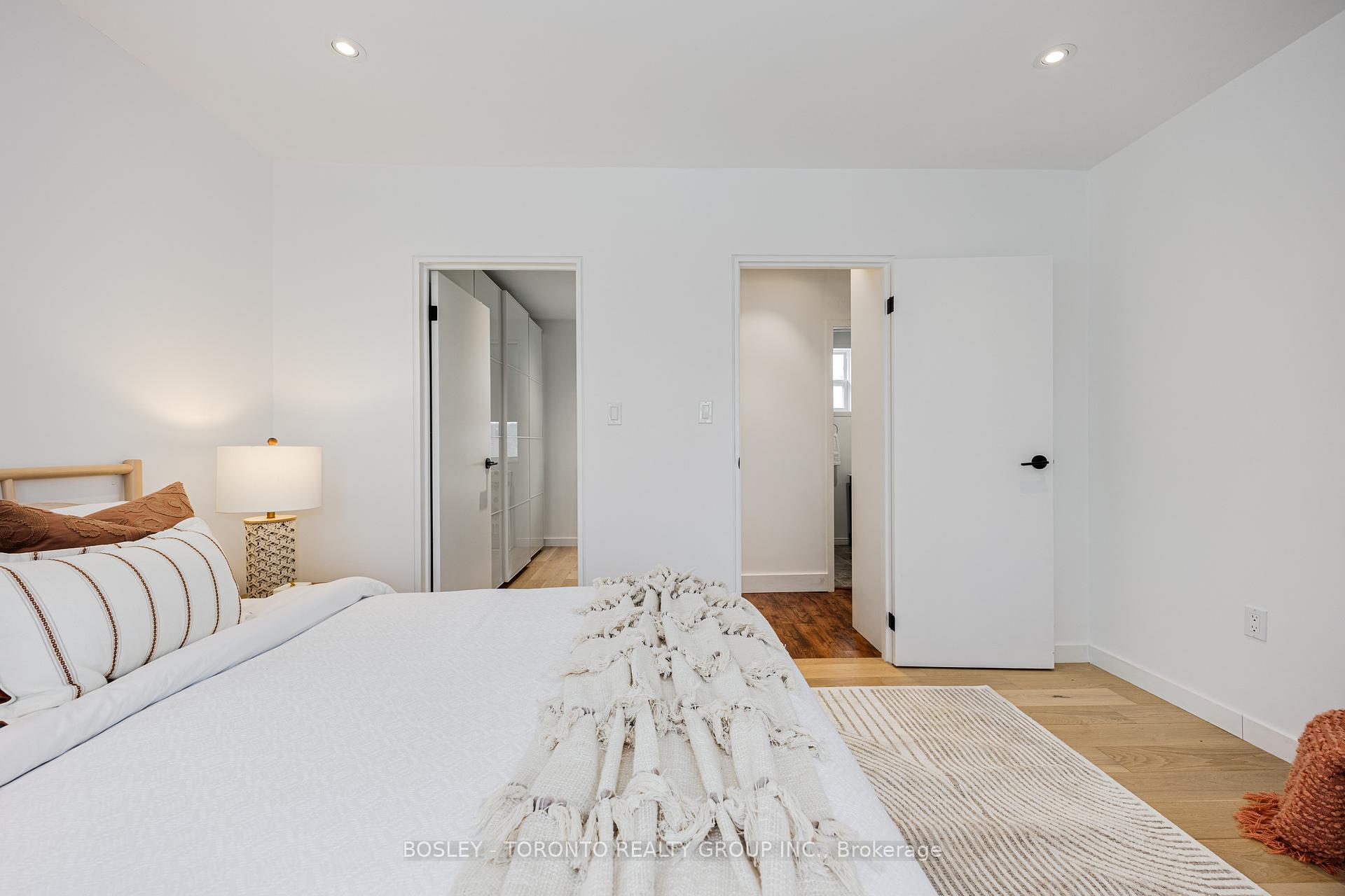 Photo 16 of 328 Chisholm Avenue, Toronto, Woodbine-Lumsden — HOMEH