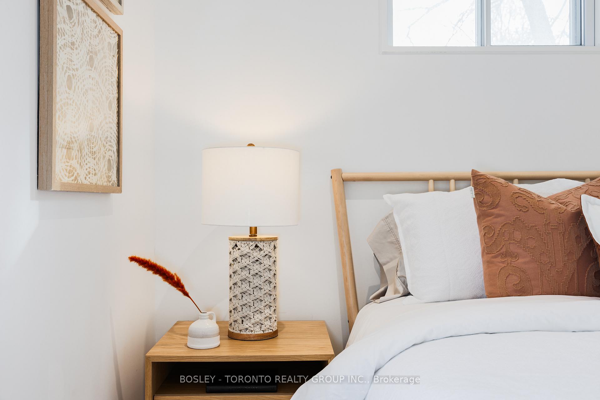 Photo 17 of 328 Chisholm Avenue, Toronto, Woodbine-Lumsden — HOMEH