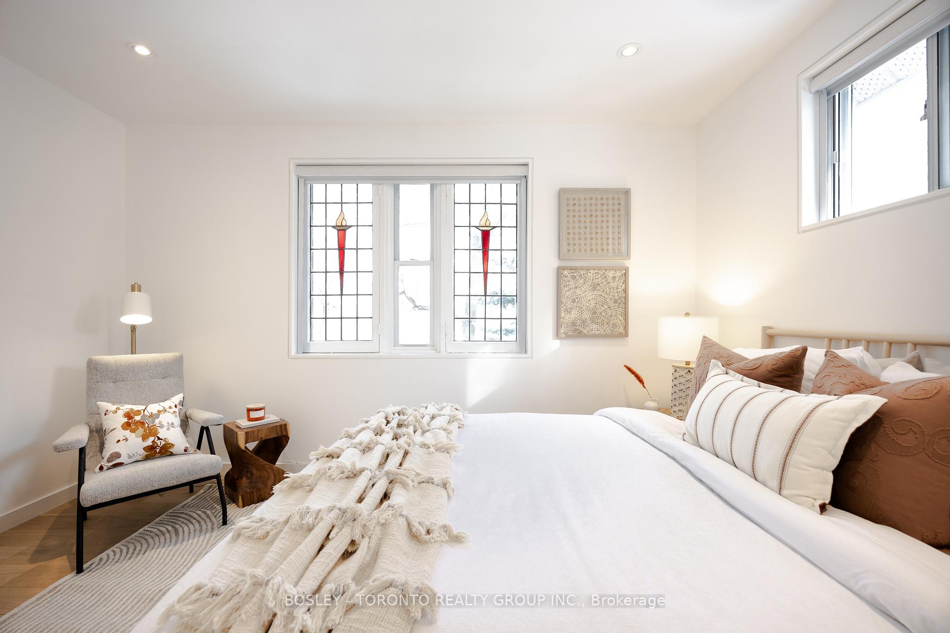 Photo 18 of 328 Chisholm Avenue, Toronto, Woodbine-Lumsden — HOMEH