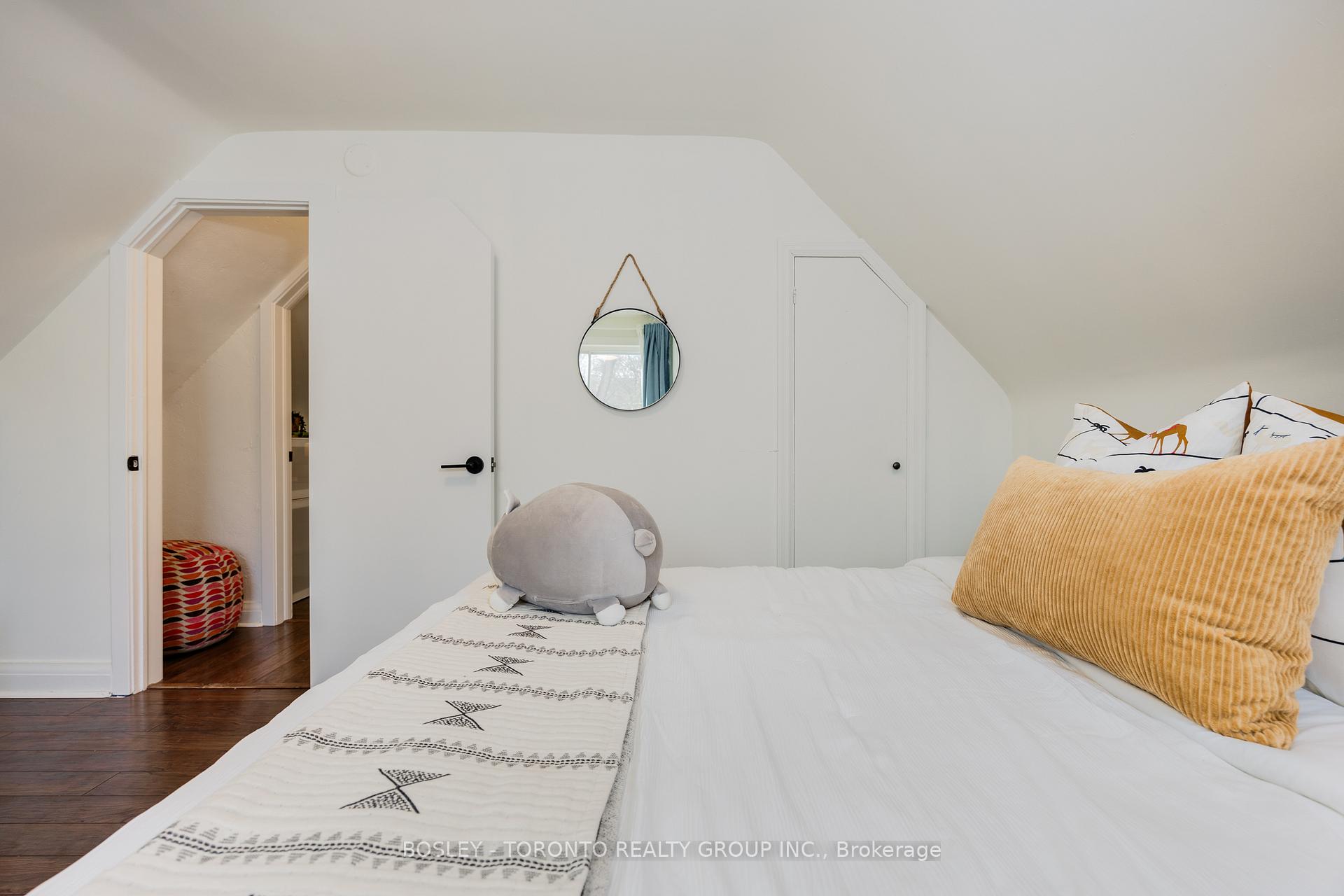 Photo 25 of 328 Chisholm Avenue, Toronto, Woodbine-Lumsden — HOMEH