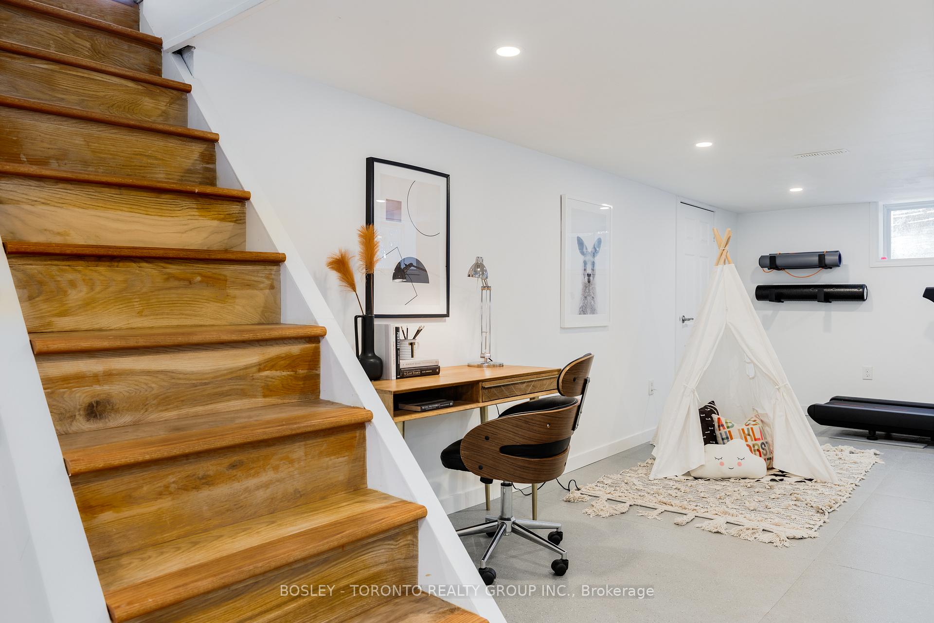 Photo 31 of 328 Chisholm Avenue, Toronto, Woodbine-Lumsden — HOMEH