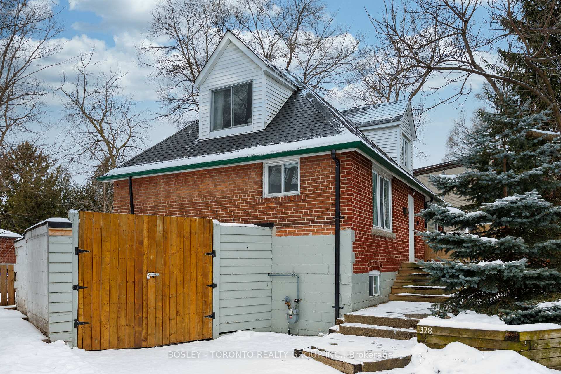 Photo 40 of 328 Chisholm Avenue, Toronto, Woodbine-Lumsden — HOMEH