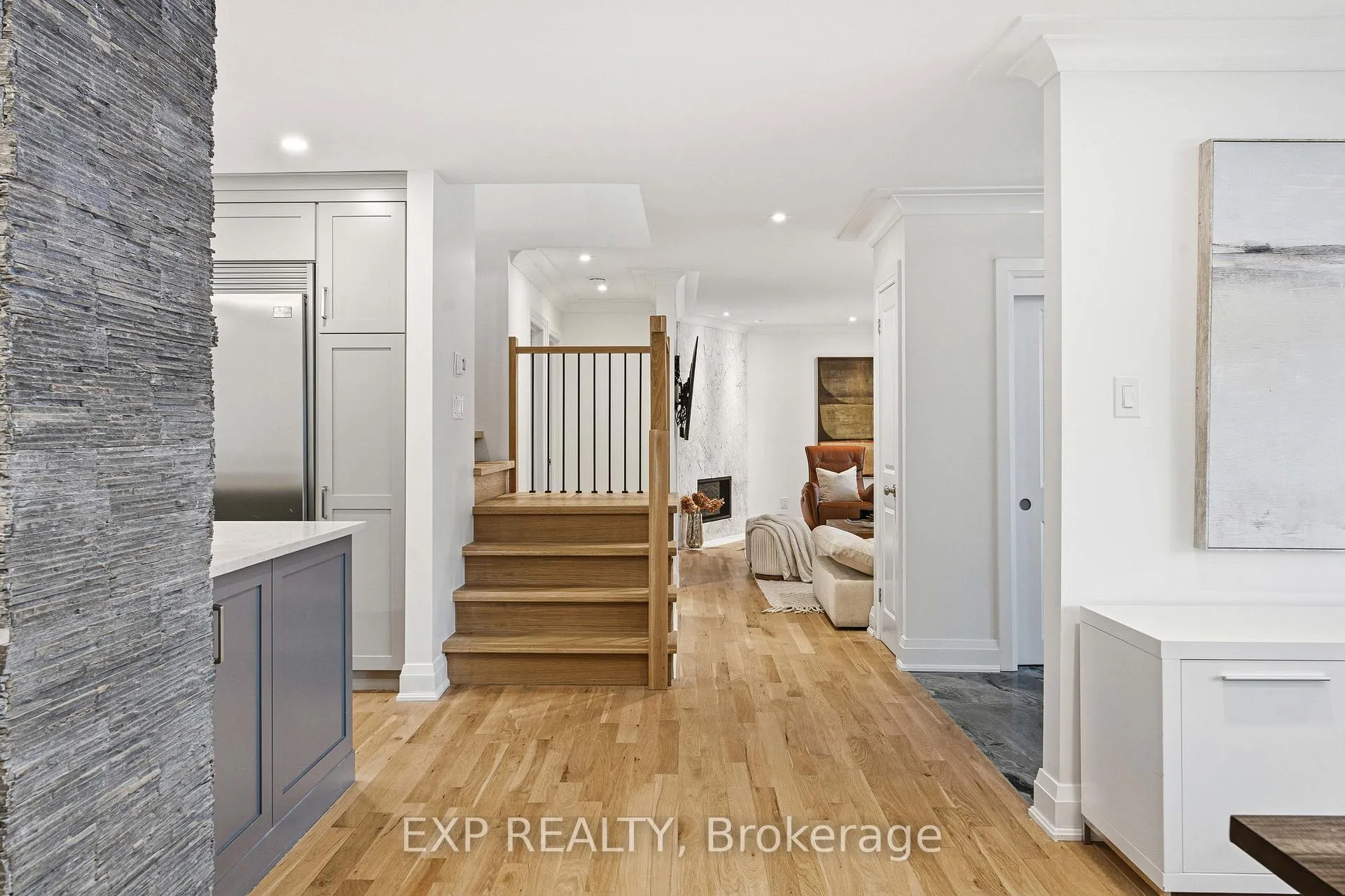 Photo 4 of 2159 Fillmore Crescent, Ottawa, Beacon Hill North — HOMEH