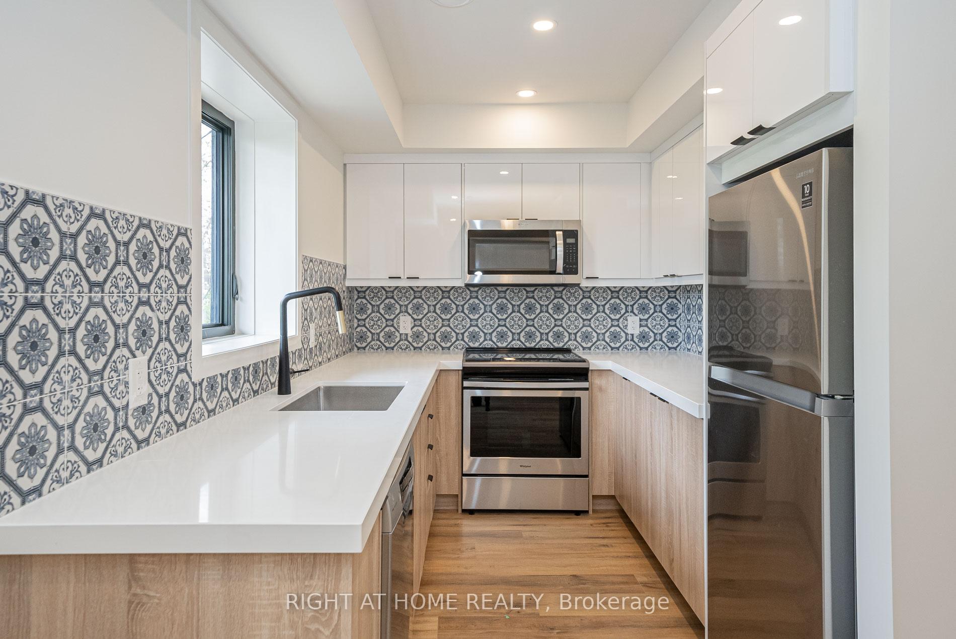 Photo 4 of Unit 3, 435 Grace Street, Toronto, The Annex — HOMEH
