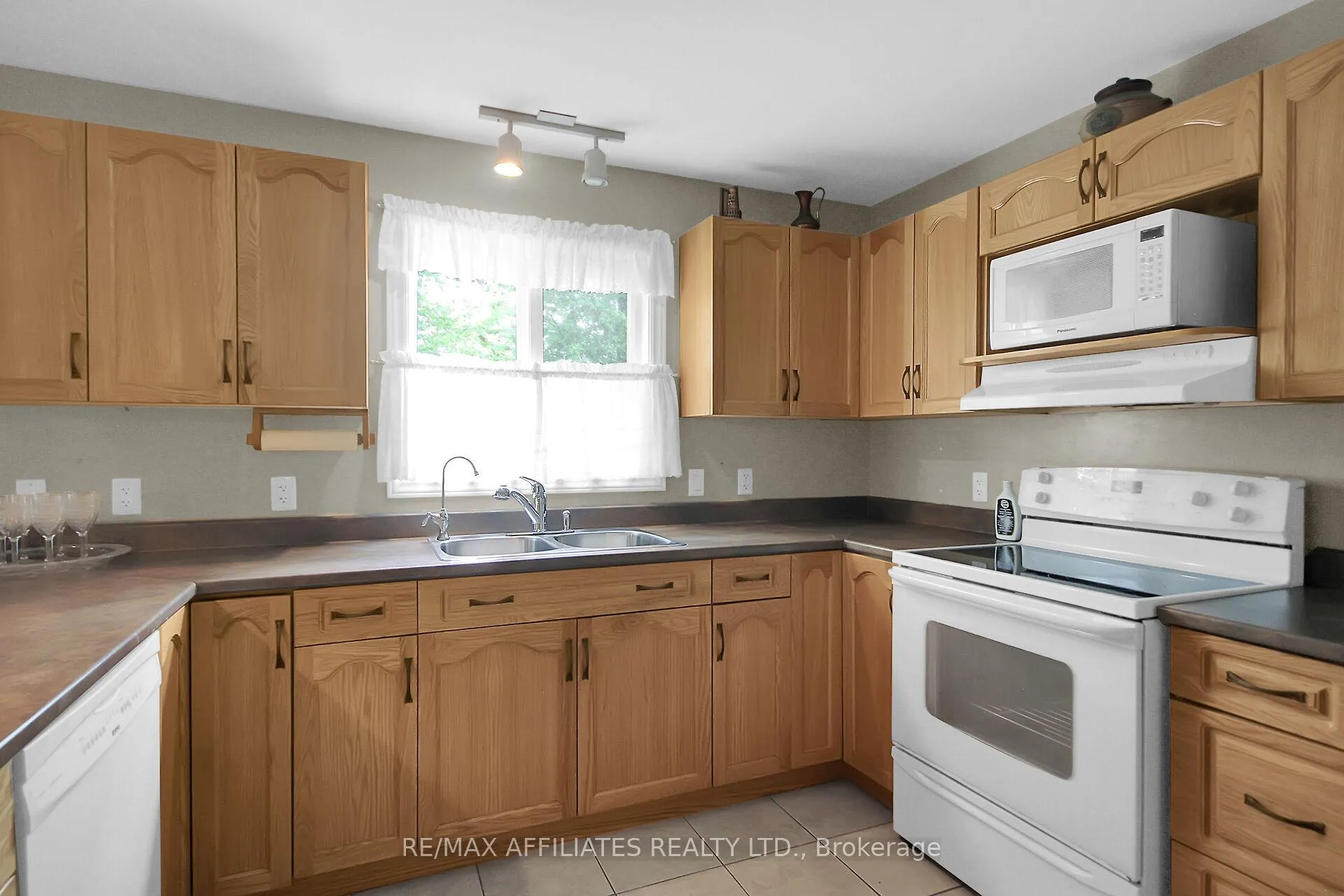 Photo 7 of 2032 Sun Vista Private, Ottawa, Greely — HOMEH