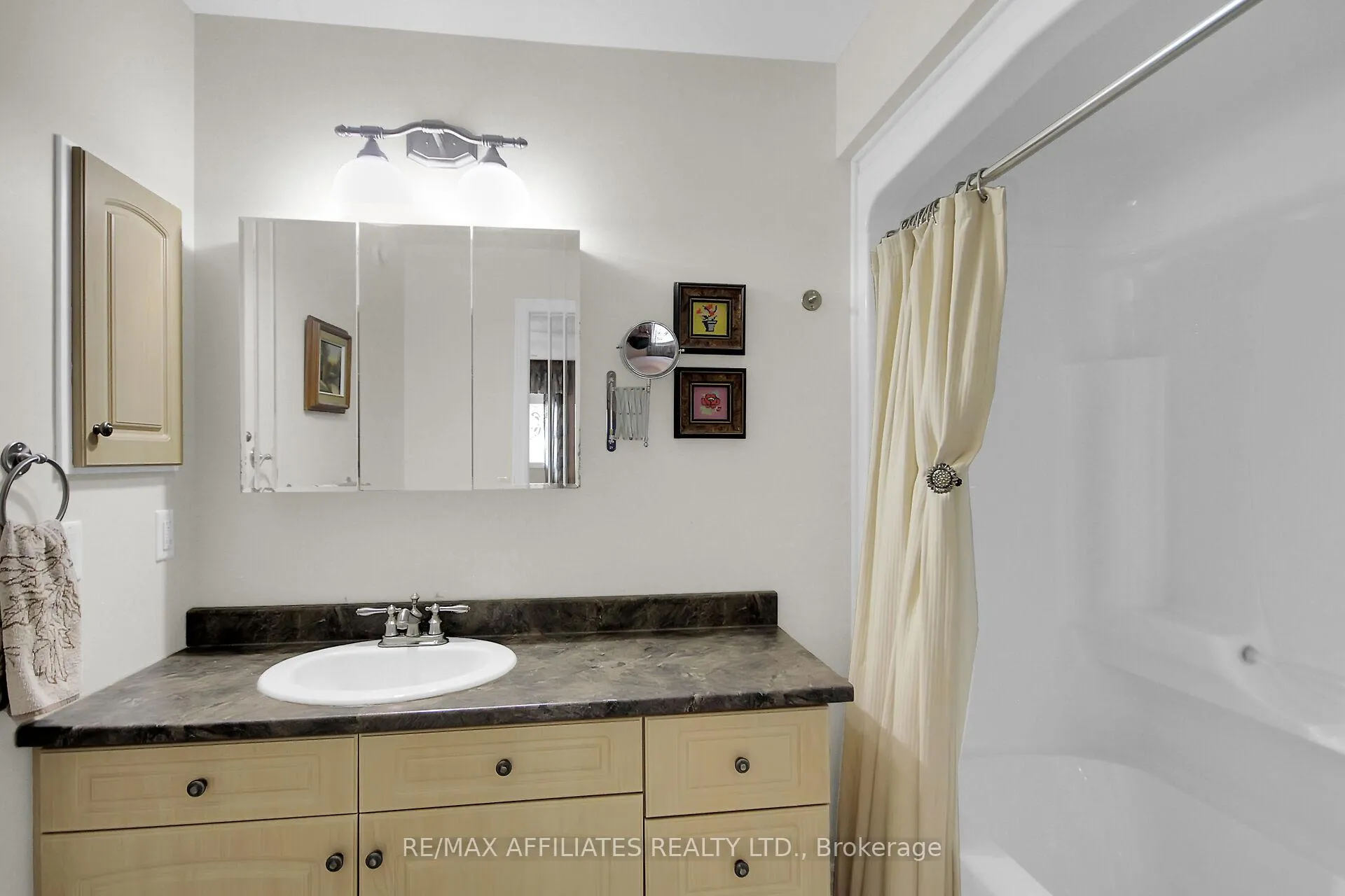 Photo 19 of 2032 Sun Vista Private, Ottawa, Greely — HOMEH