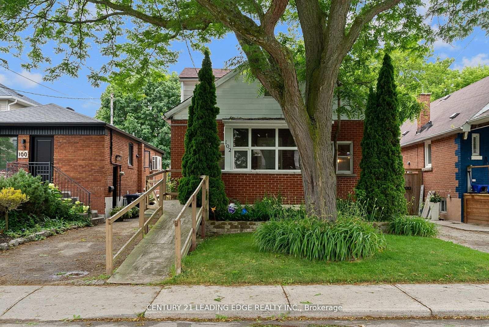 Front of 102 Kalmar Avenue N