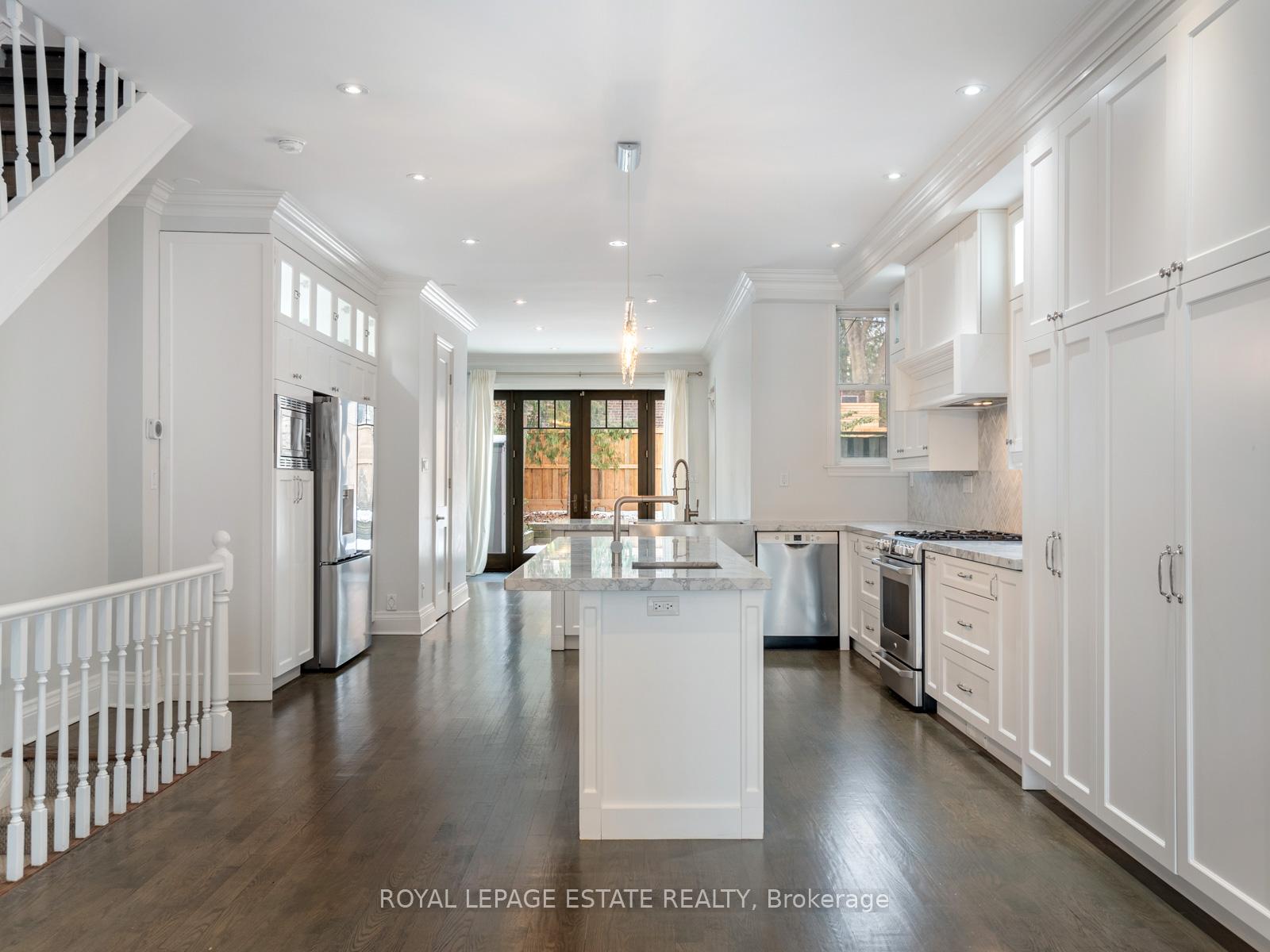 Photo 2 of 250 Cottingham Street, Toronto, Casa Loma — HOMEH