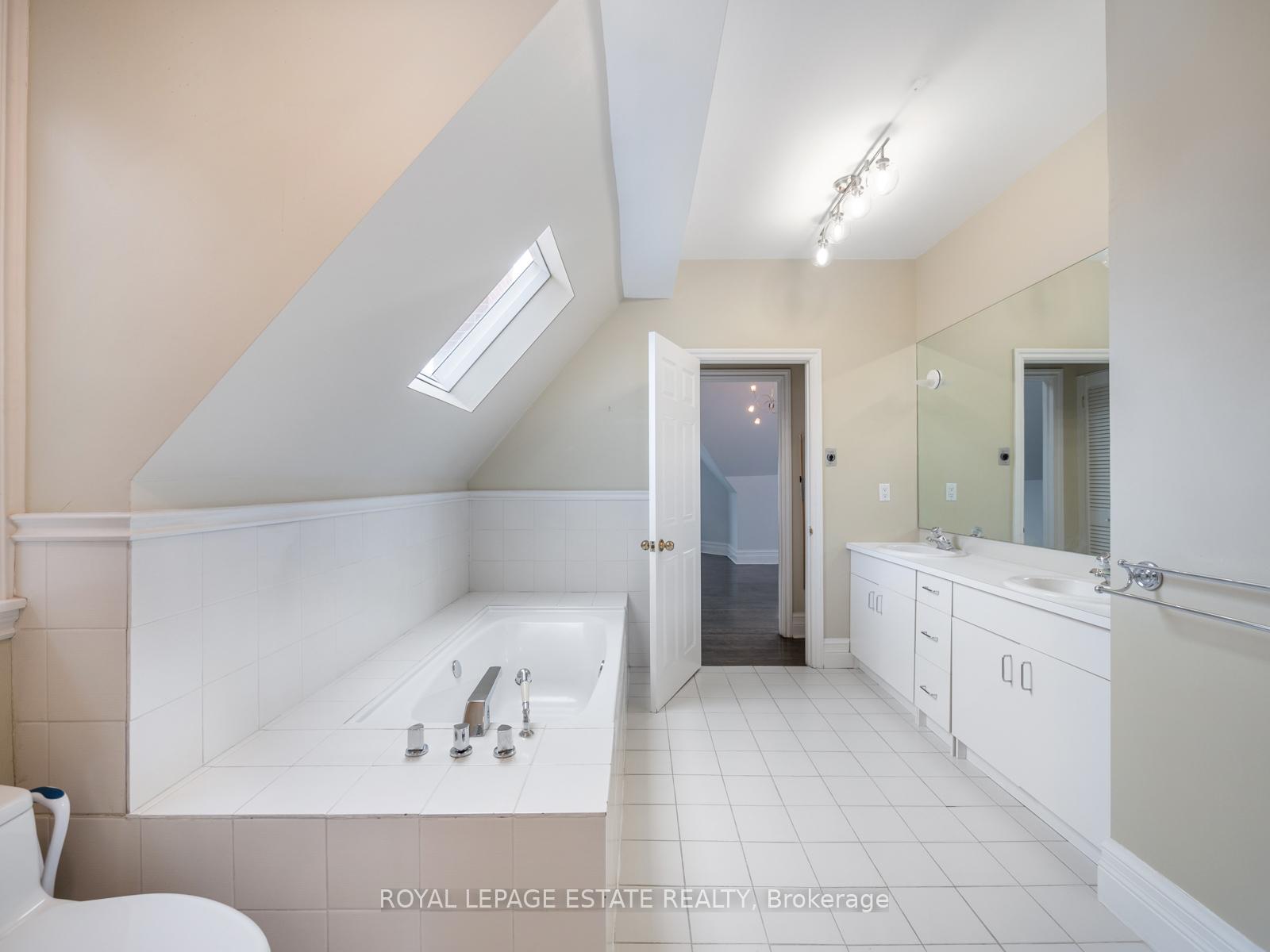 Photo 36 of 250 Cottingham Street, Toronto, Casa Loma — HOMEH