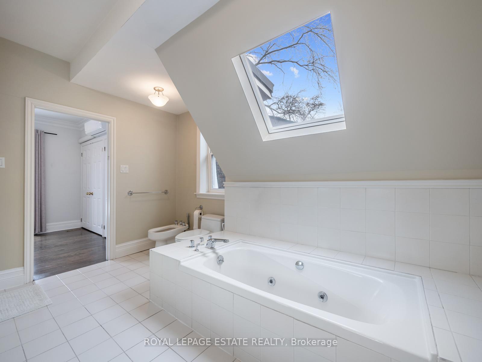 Photo 29 of 250 Cottingham Street, Toronto, Casa Loma — HOMEH