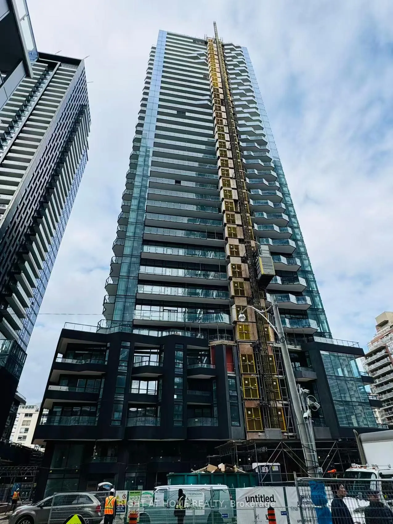 Photo 2 of Unit 303, 110 Broadway Avenue, Toronto, Mount Pleasant West — HOMEH