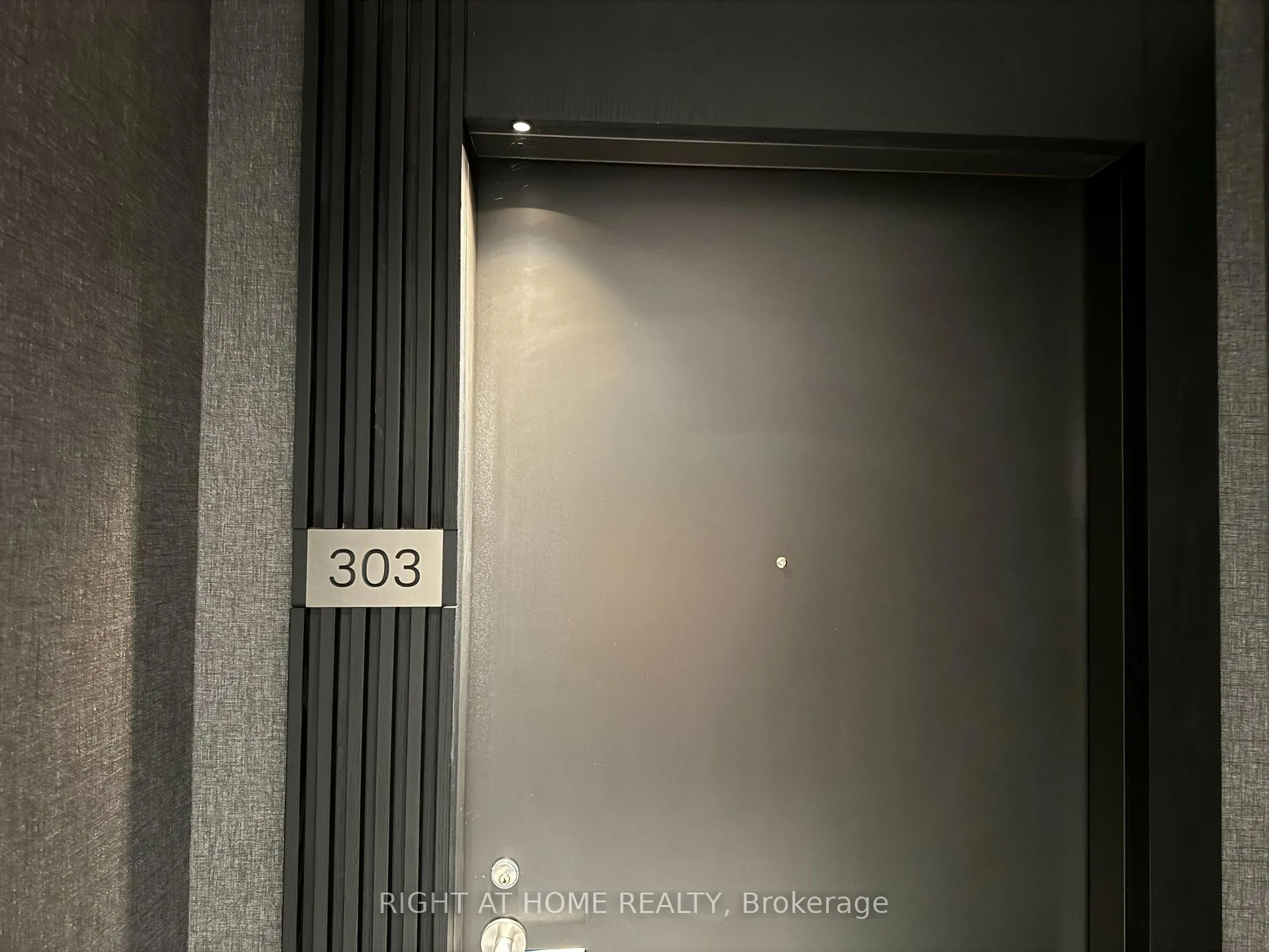 Photo 3 of Unit 303, 110 Broadway Avenue, Toronto, Mount Pleasant West — HOMEH