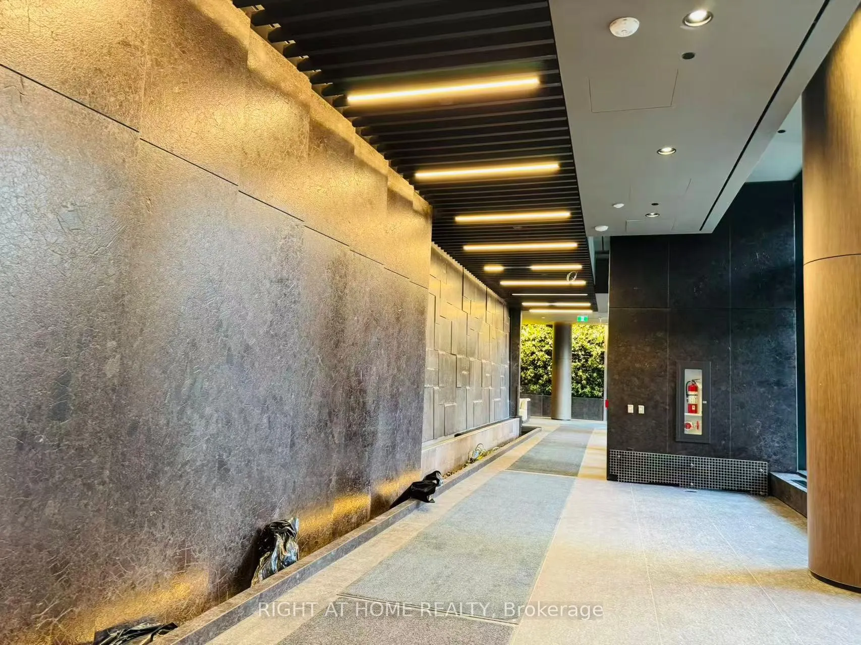 Photo 5 of Unit 303, 110 Broadway Avenue, Toronto, Mount Pleasant West — HOMEH