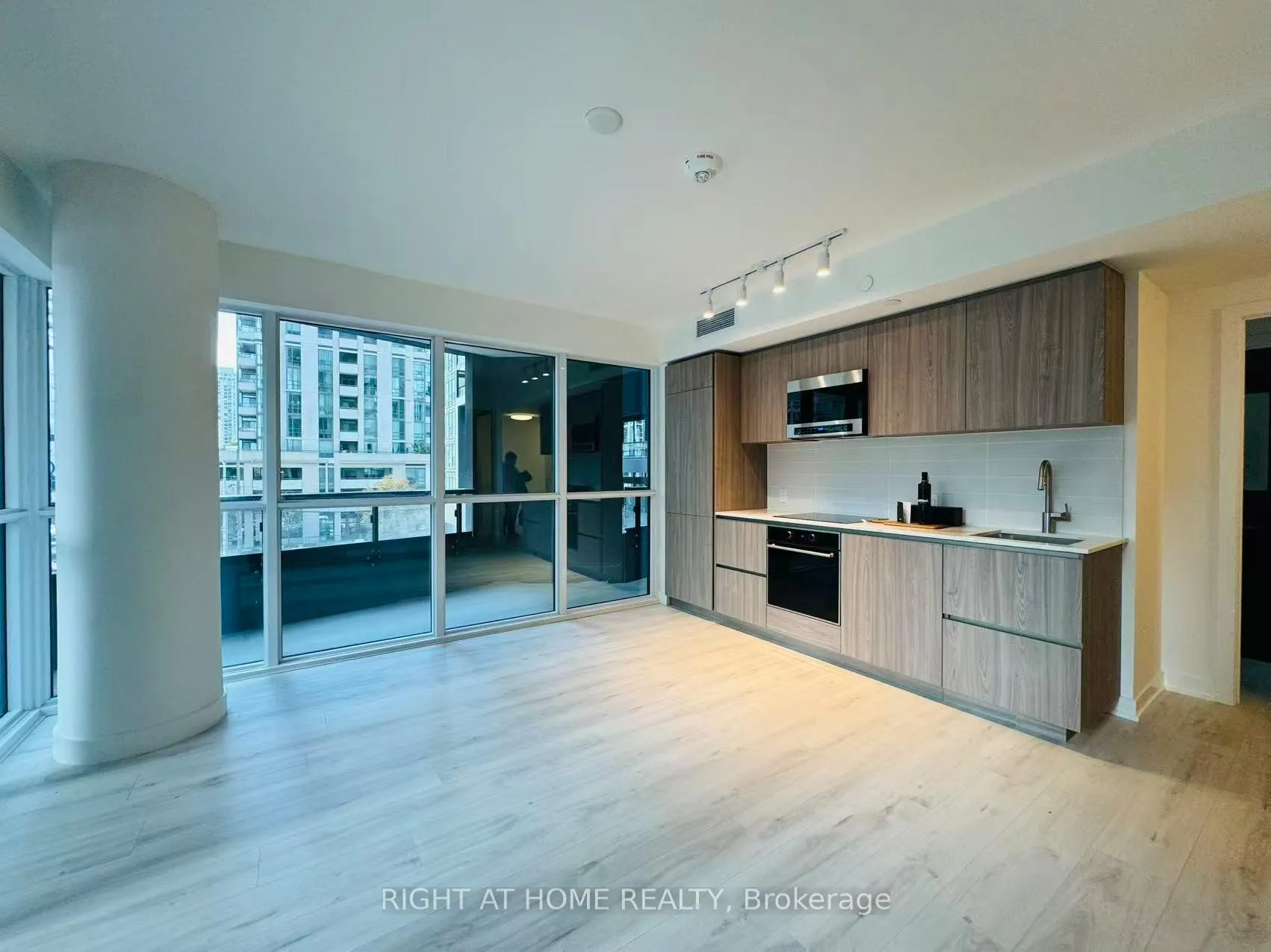 Photo 10 of Unit 303, 110 Broadway Avenue, Toronto, Mount Pleasant West — HOMEH