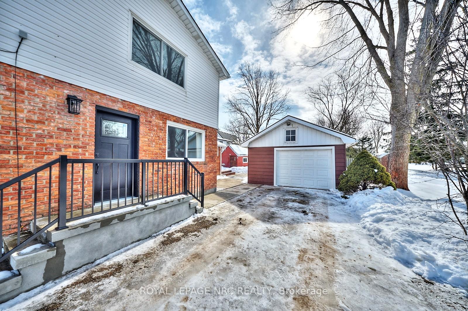 Photo 2 of 21 Melrose Avenue, Thorold, Port Robinson — HOMEH