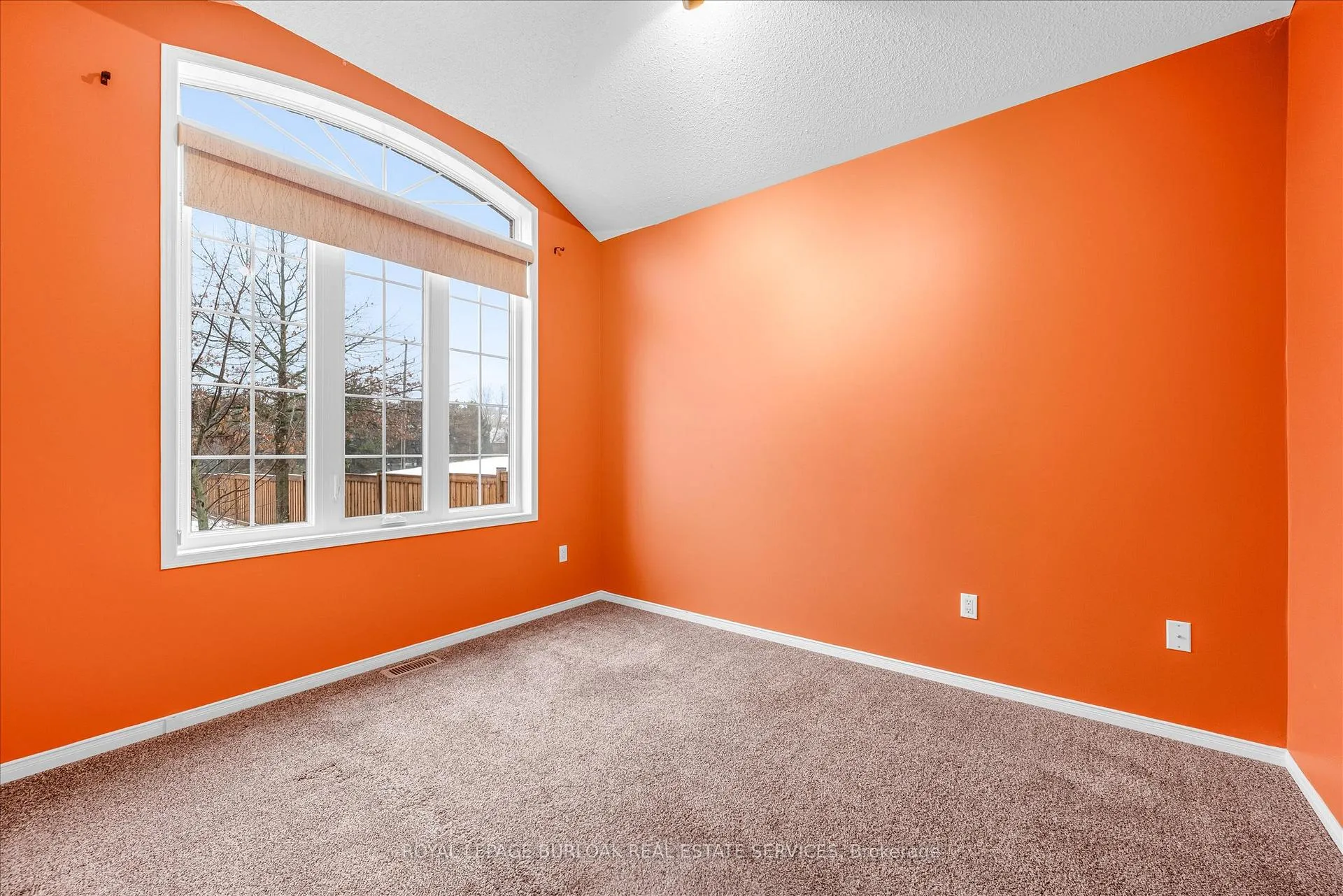 Photo 4 of Unit 1, 10 Davidson Boulevard, Hamilton, Dundas — HOMEH