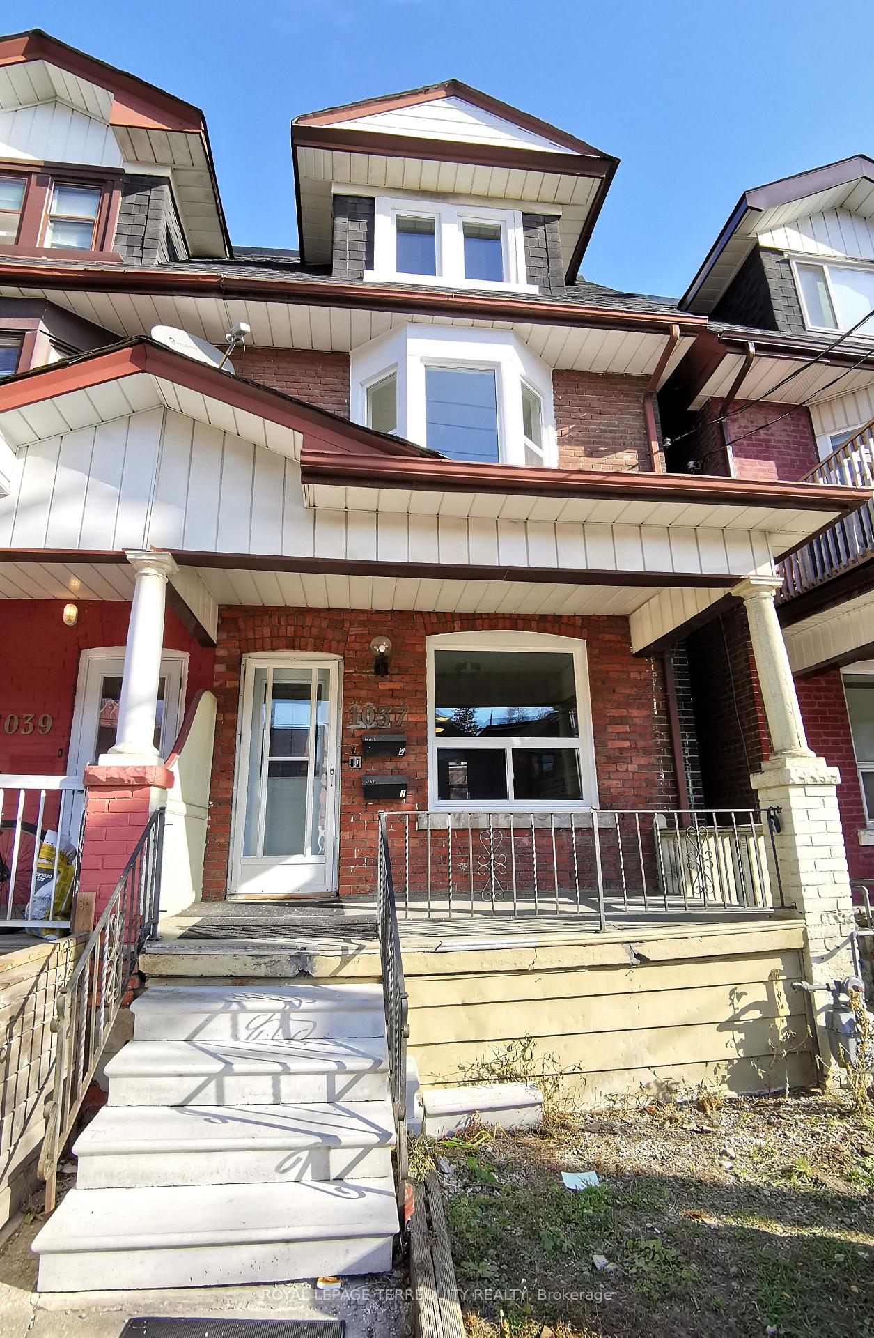 Front of Unit 4, 1037 Bathurst Street