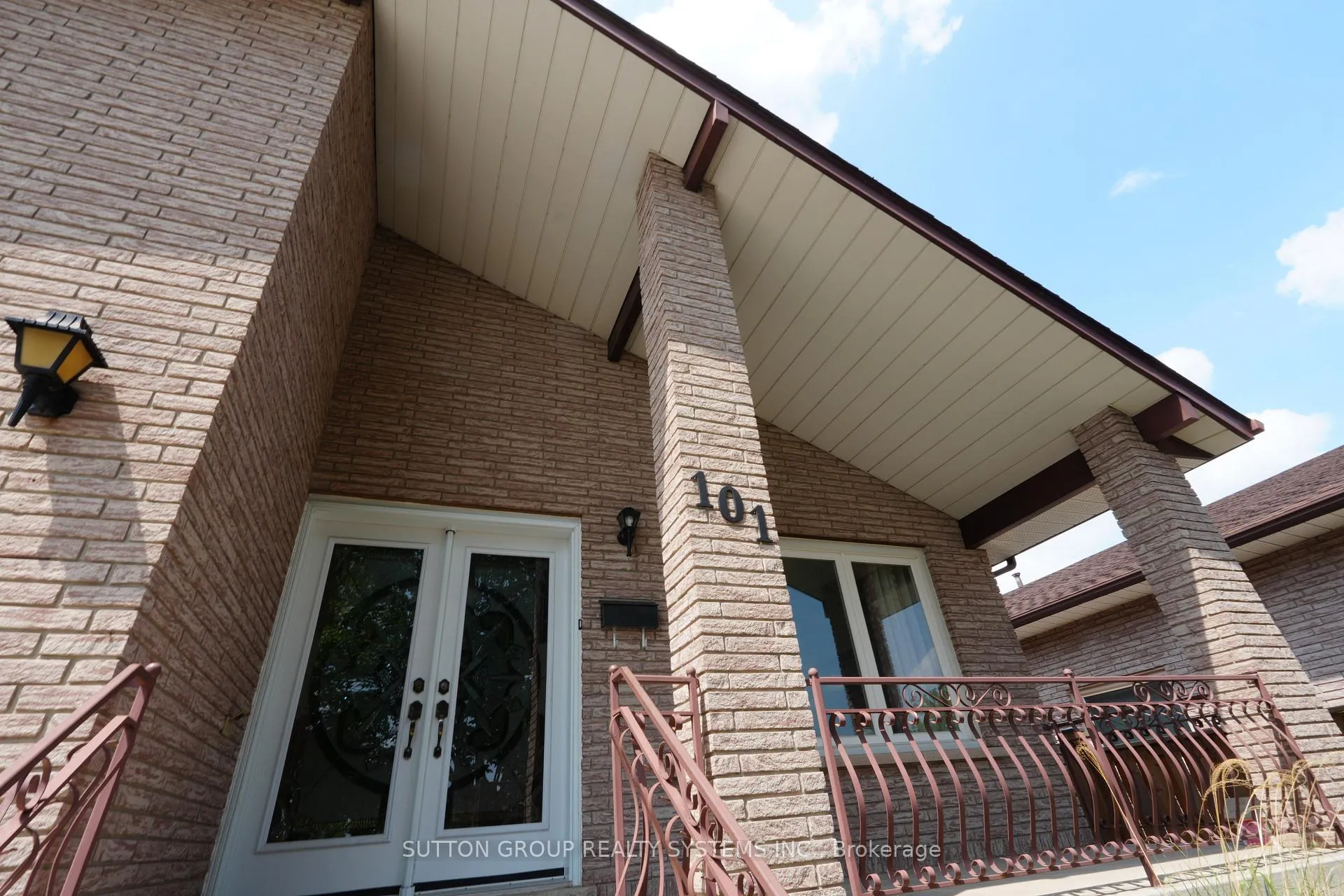 Photo 2 of 101 Henley Drive, Hamilton, Stoney Creek — HOMEH