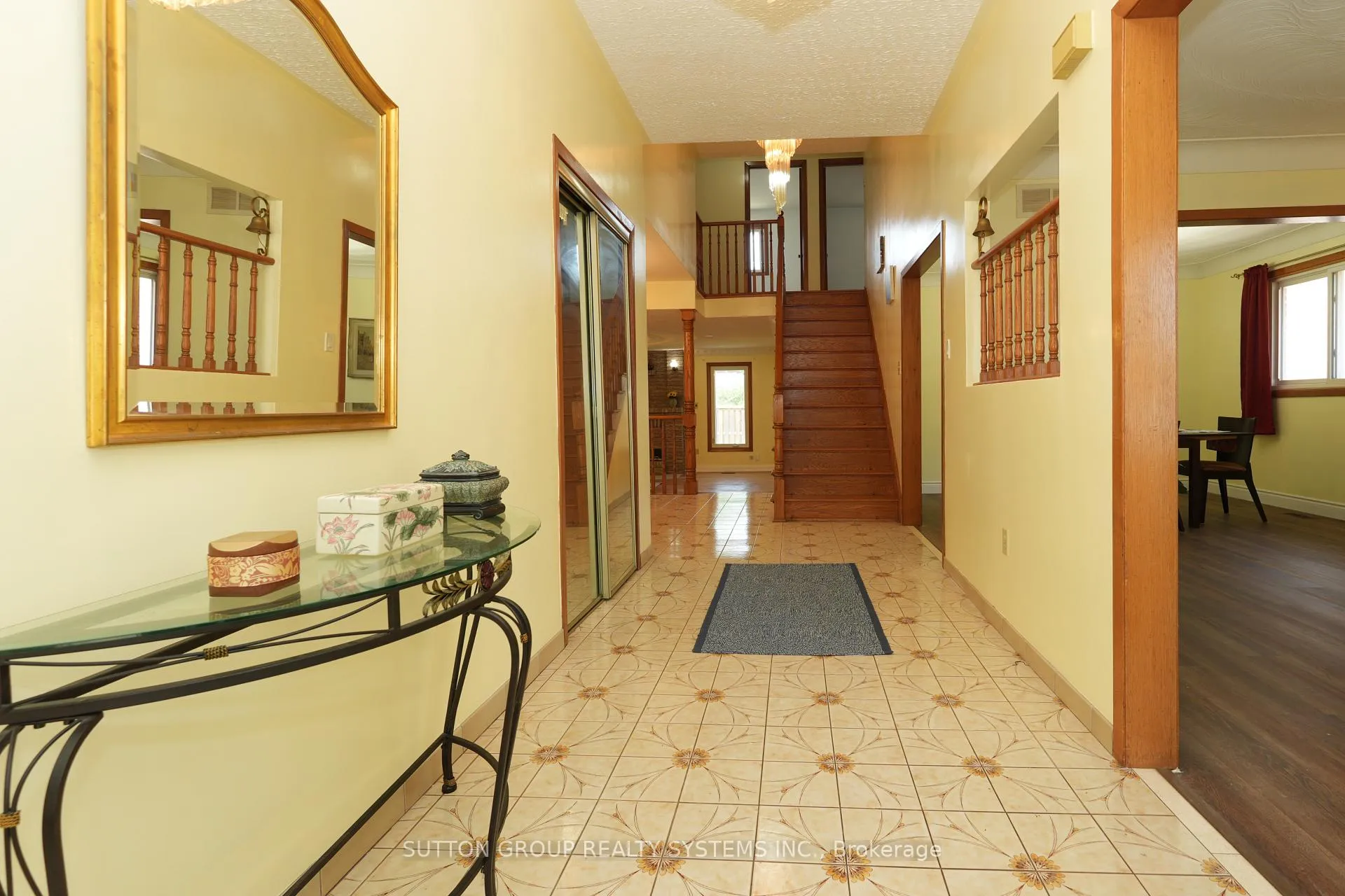 Photo 4 of 101 Henley Drive, Hamilton, Stoney Creek — HOMEH