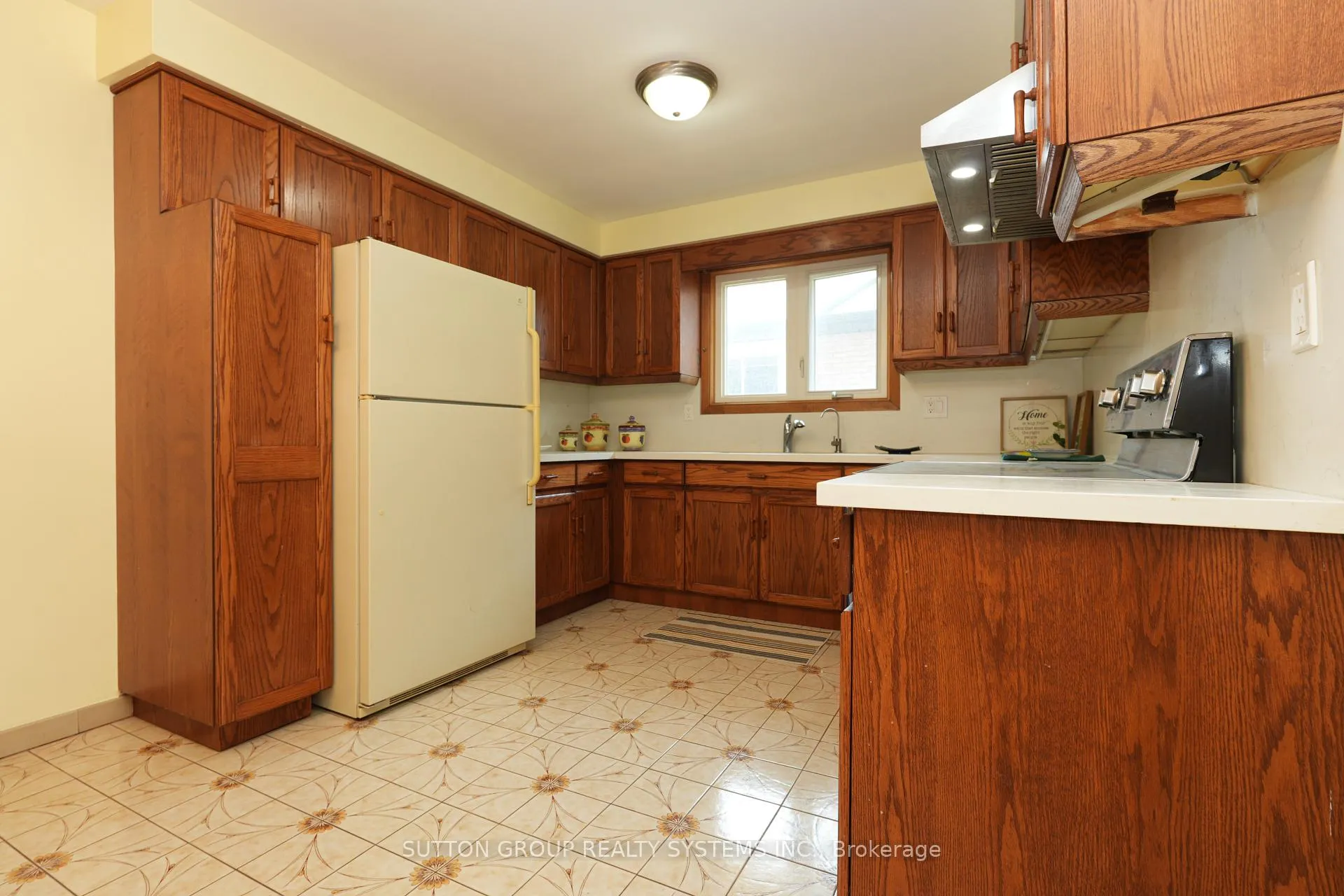 Photo 9 of 101 Henley Drive, Hamilton, Stoney Creek — HOMEH