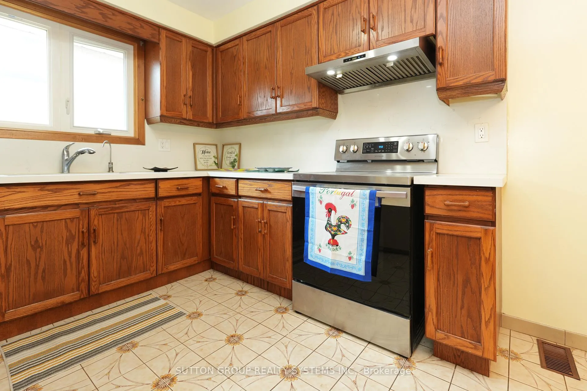 Photo 10 of 101 Henley Drive, Hamilton, Stoney Creek — HOMEH