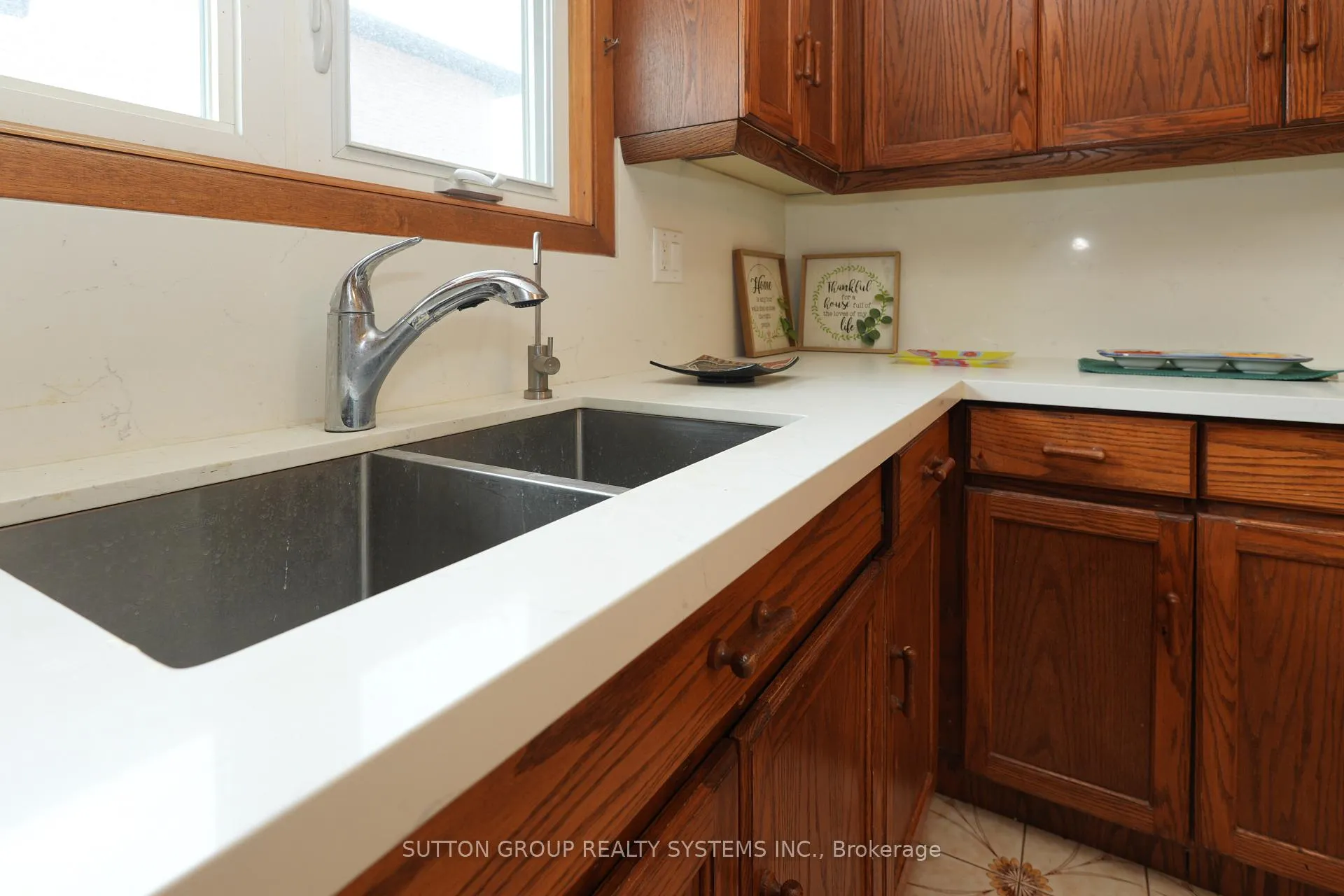 Photo 11 of 101 Henley Drive, Hamilton, Stoney Creek — HOMEH