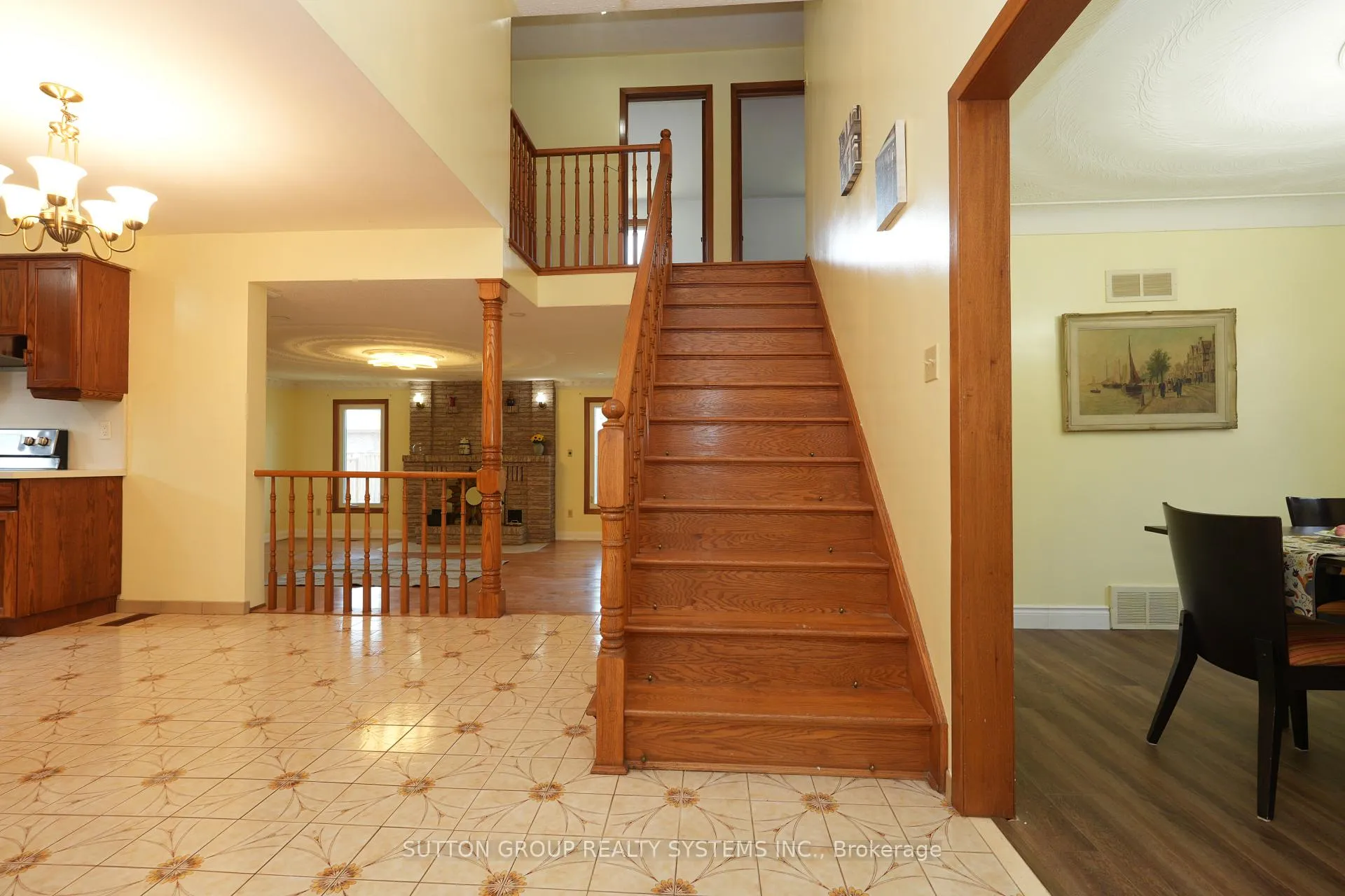 Photo 14 of 101 Henley Drive, Hamilton, Stoney Creek — HOMEH