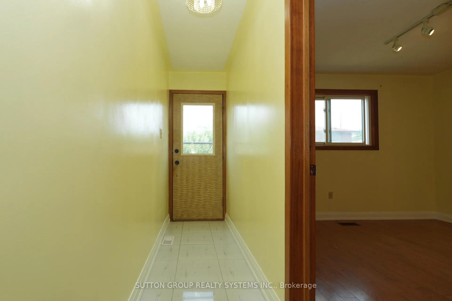 Photo 17 of 101 Henley Drive, Hamilton, Stoney Creek — HOMEH