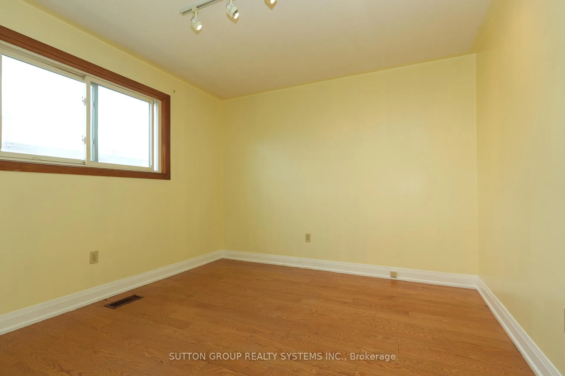 Photo 18 of 101 Henley Drive, Hamilton, Stoney Creek — HOMEH