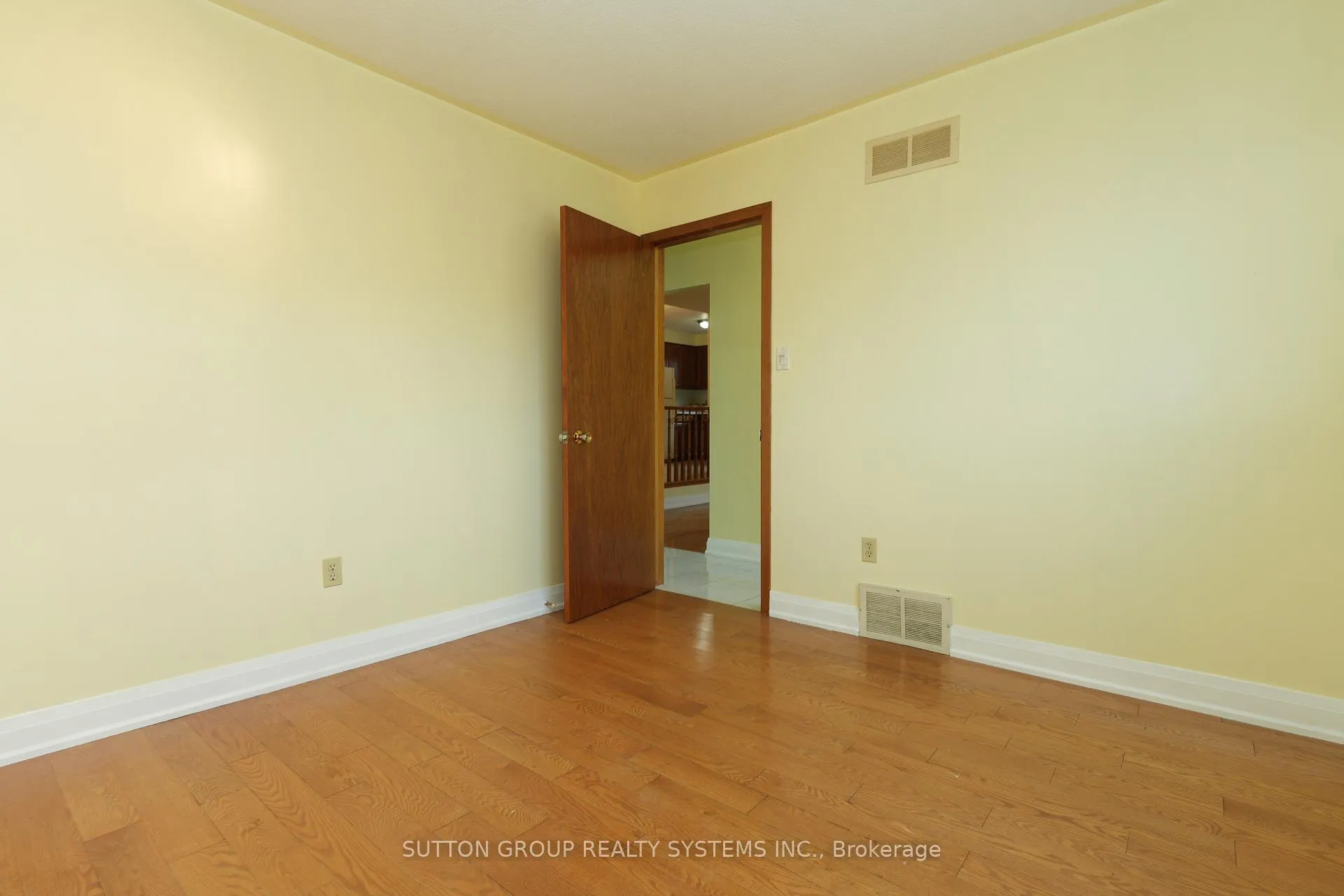 Photo 19 of 101 Henley Drive, Hamilton, Stoney Creek — HOMEH