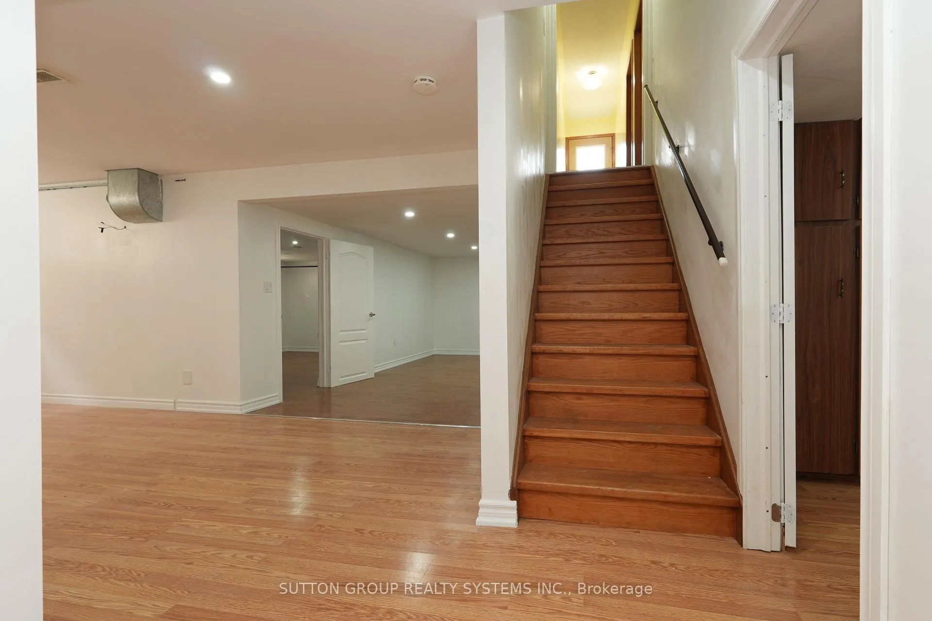 Photo 30 of 101 Henley Drive, Hamilton, Stoney Creek — HOMEH