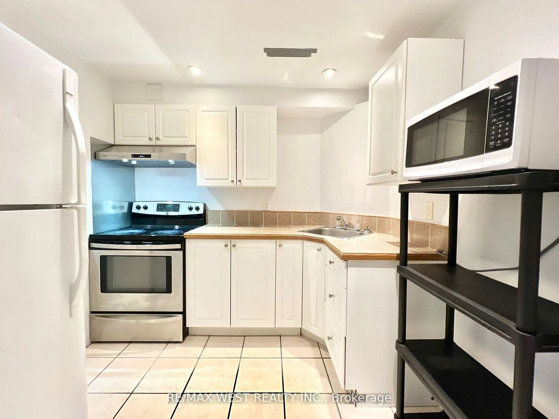Photo 4 of Unit Bsmt, 53 Longueuil Place, Whitby, Pringle Creek — HOMEH