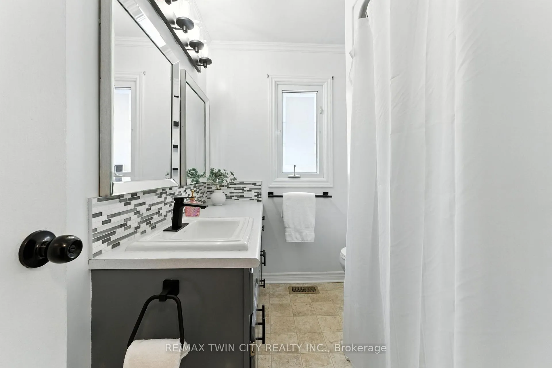 Photo 21 of 69 King Street, Brant, Burford — HOMEH