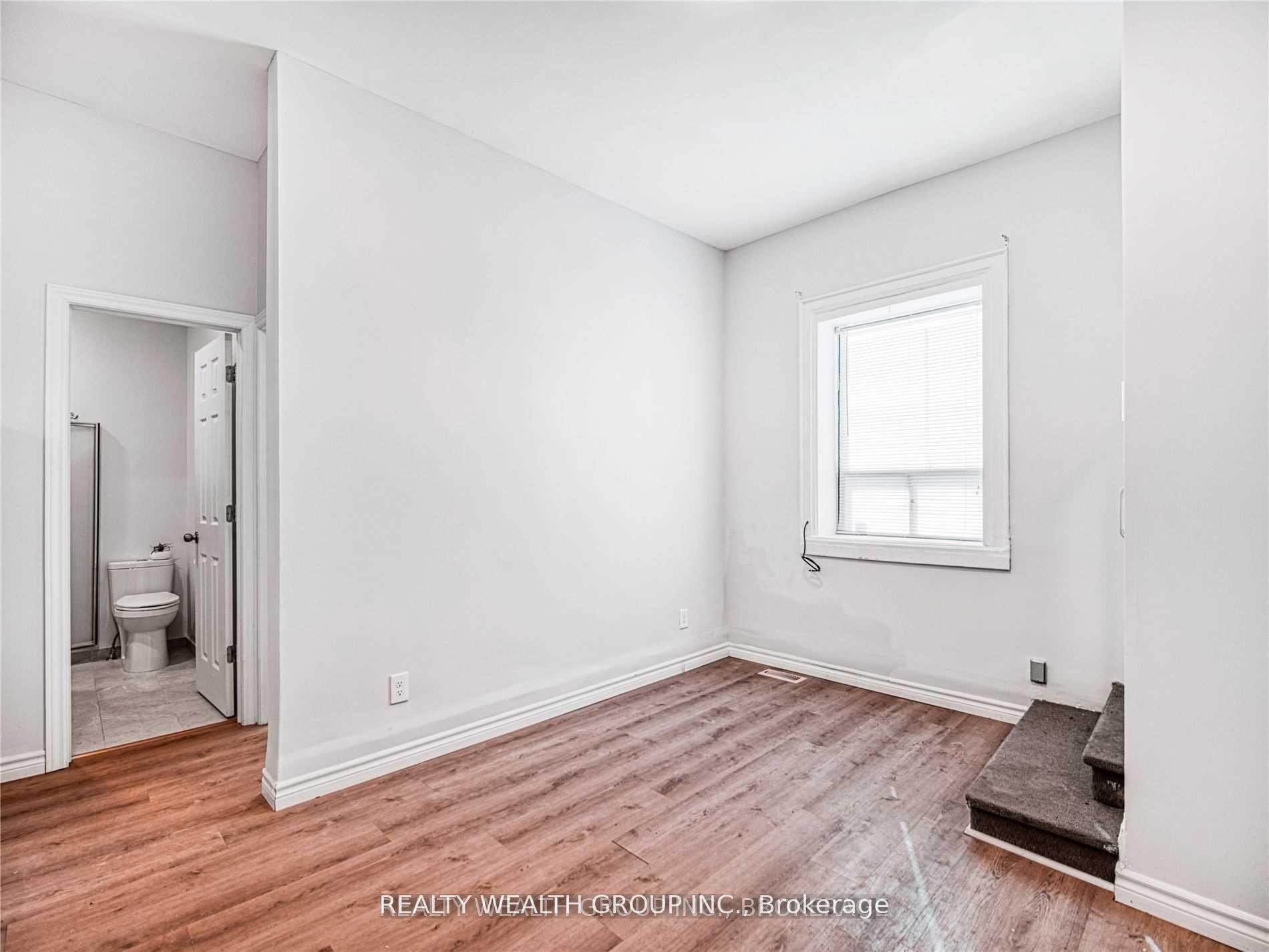 Photo 2 of Unit Unit B, 185 Eglinton Avenue, Toronto, Yonge-Eglinton — HOMEH