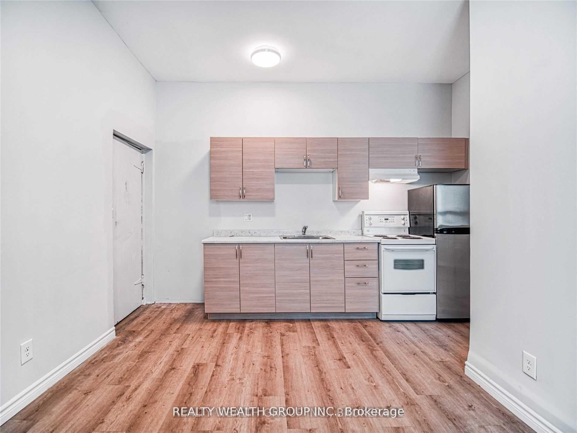 Photo 6 of Unit Unit B, 185 Eglinton Avenue, Toronto, Yonge-Eglinton — HOMEH