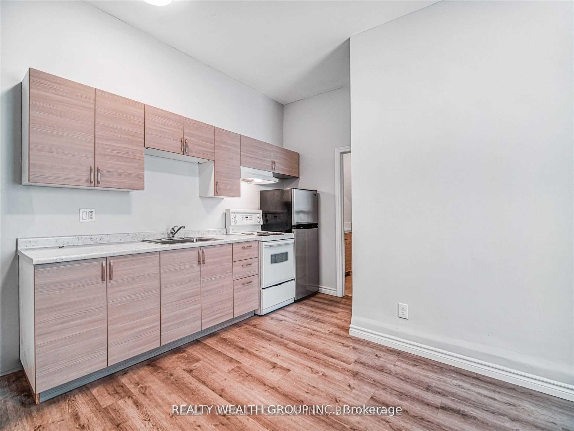 Photo 7 of Unit Unit B, 185 Eglinton Avenue, Toronto, Yonge-Eglinton — HOMEH