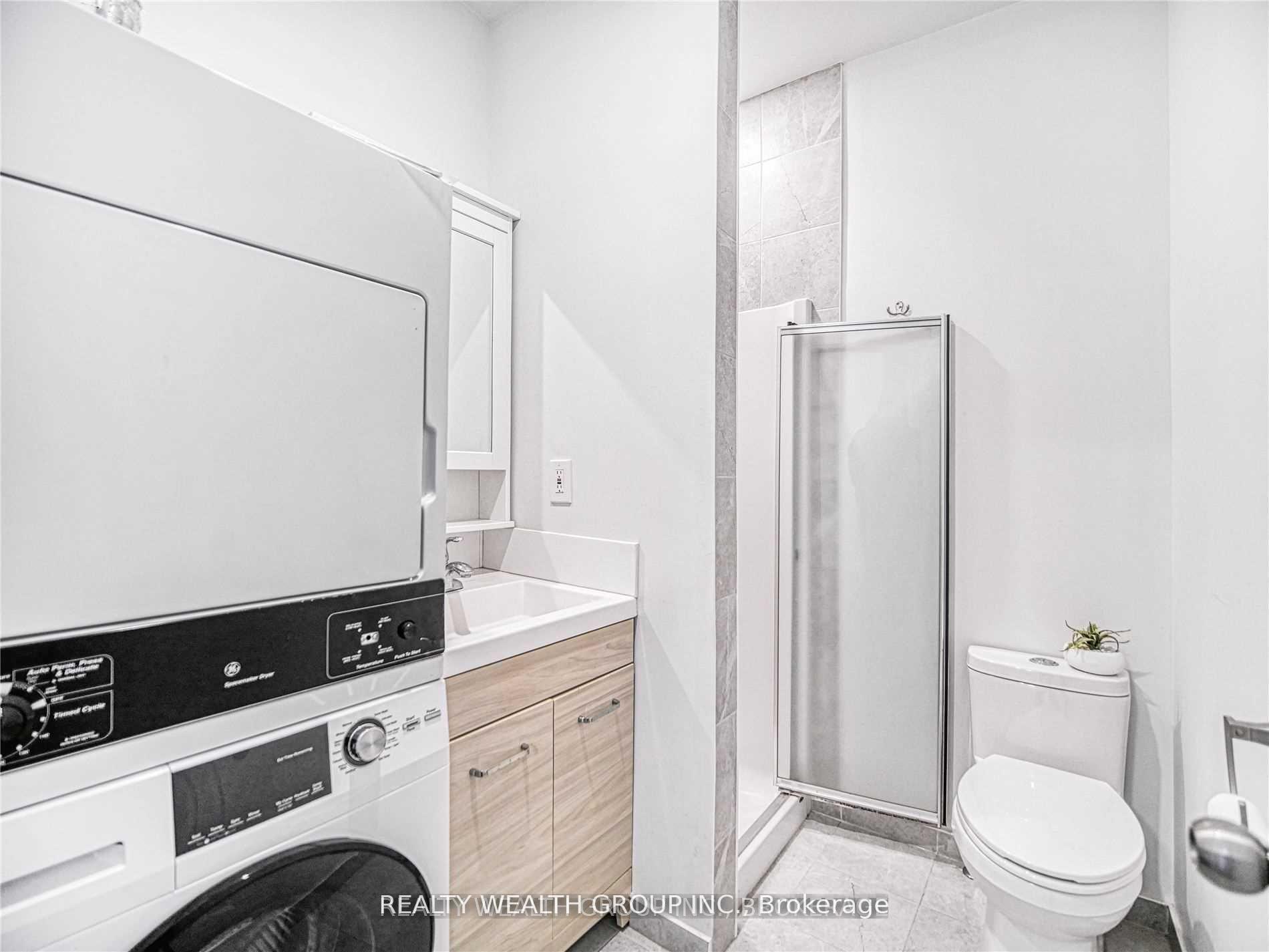 Photo 4 of Unit Unit B, 185 Eglinton Avenue, Toronto, Yonge-Eglinton — HOMEH