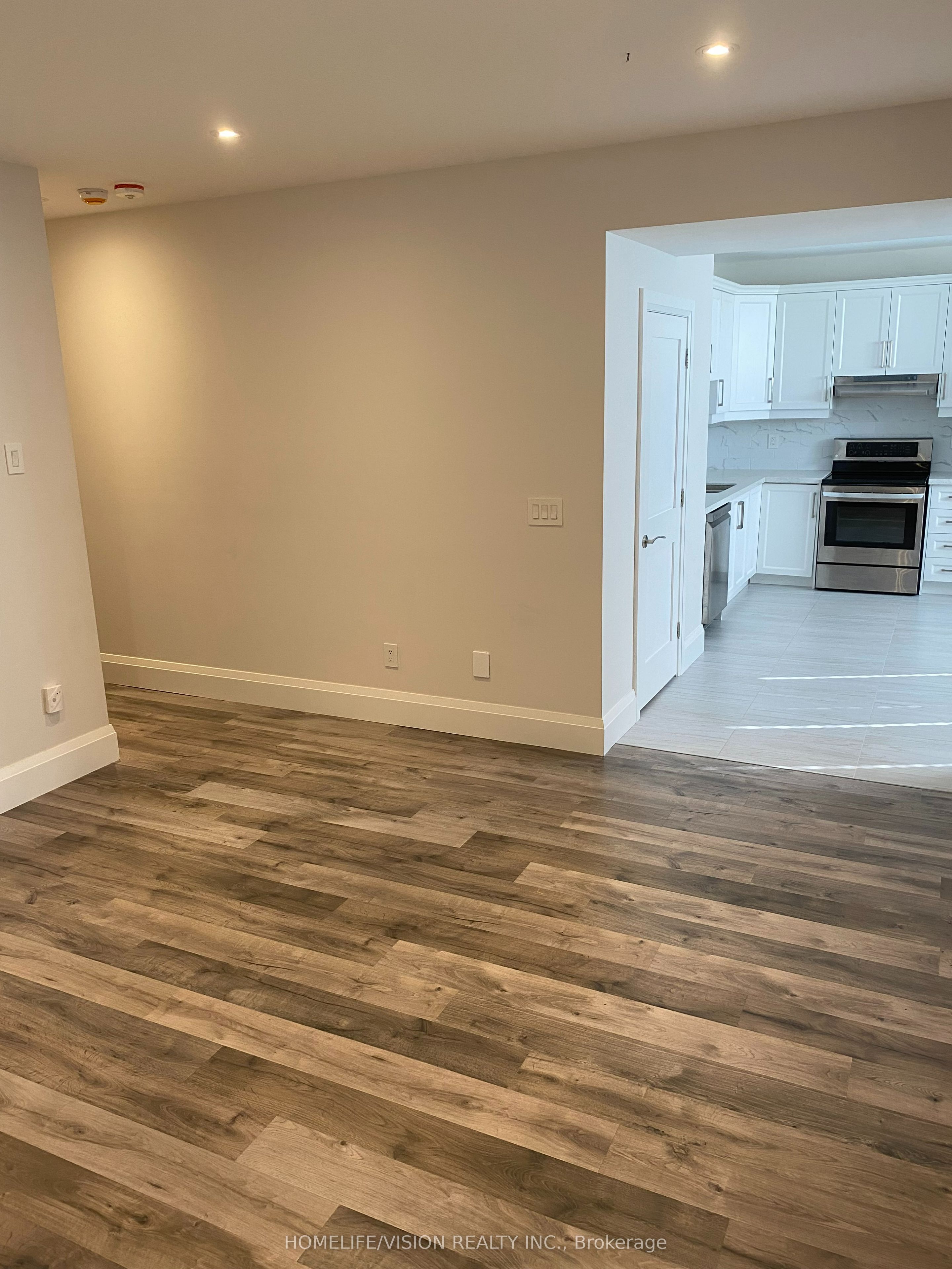 Photo 16 of Unit Bsmt, 11 Cousins Drive, Aurora, Aurora Village — HOMEH