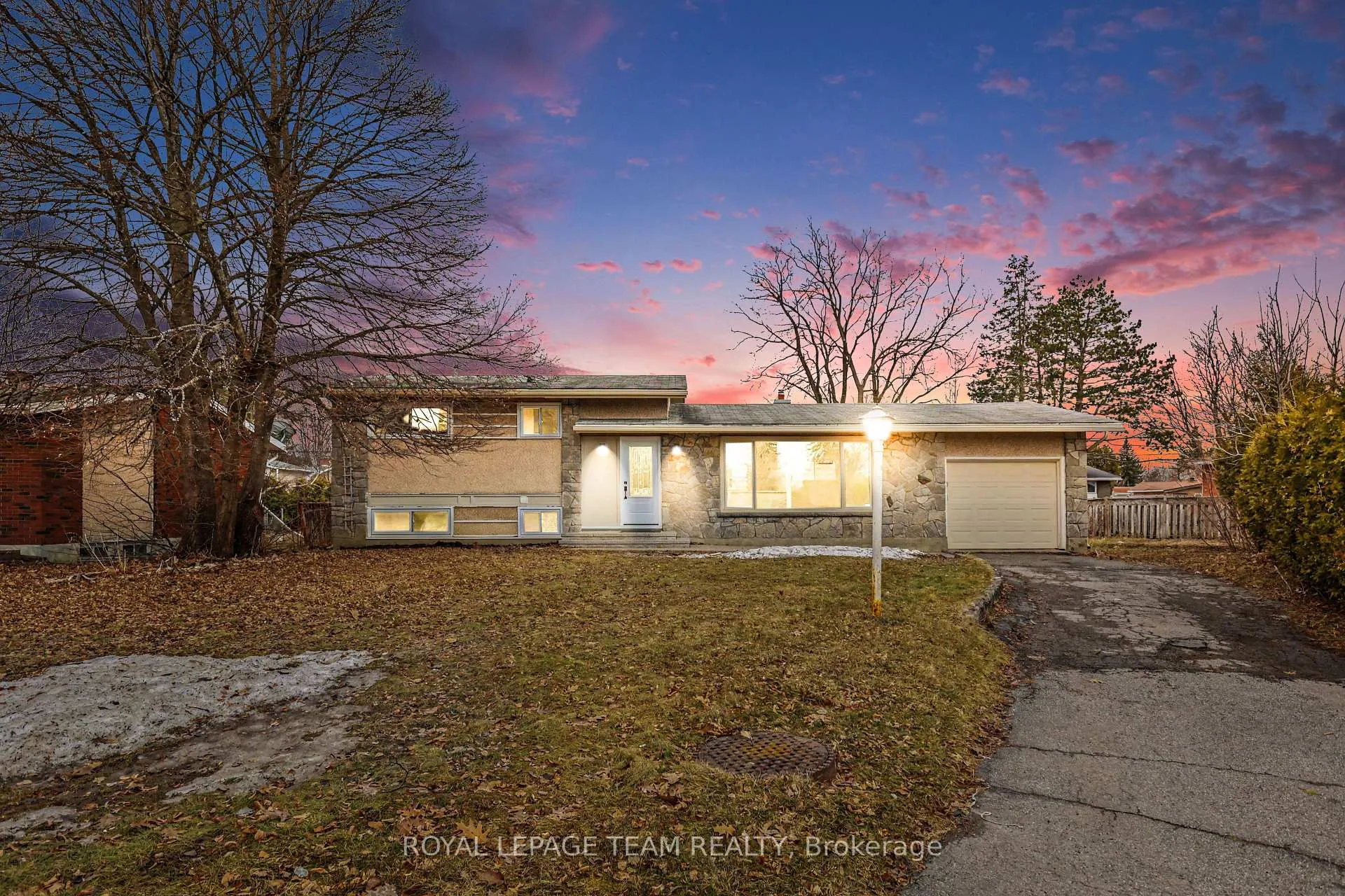 Photo 1 of 9 Greenwich Avenue, Ottawa, City View/Skyline/Fisher Heights/Parkwood Hills — HOMEH