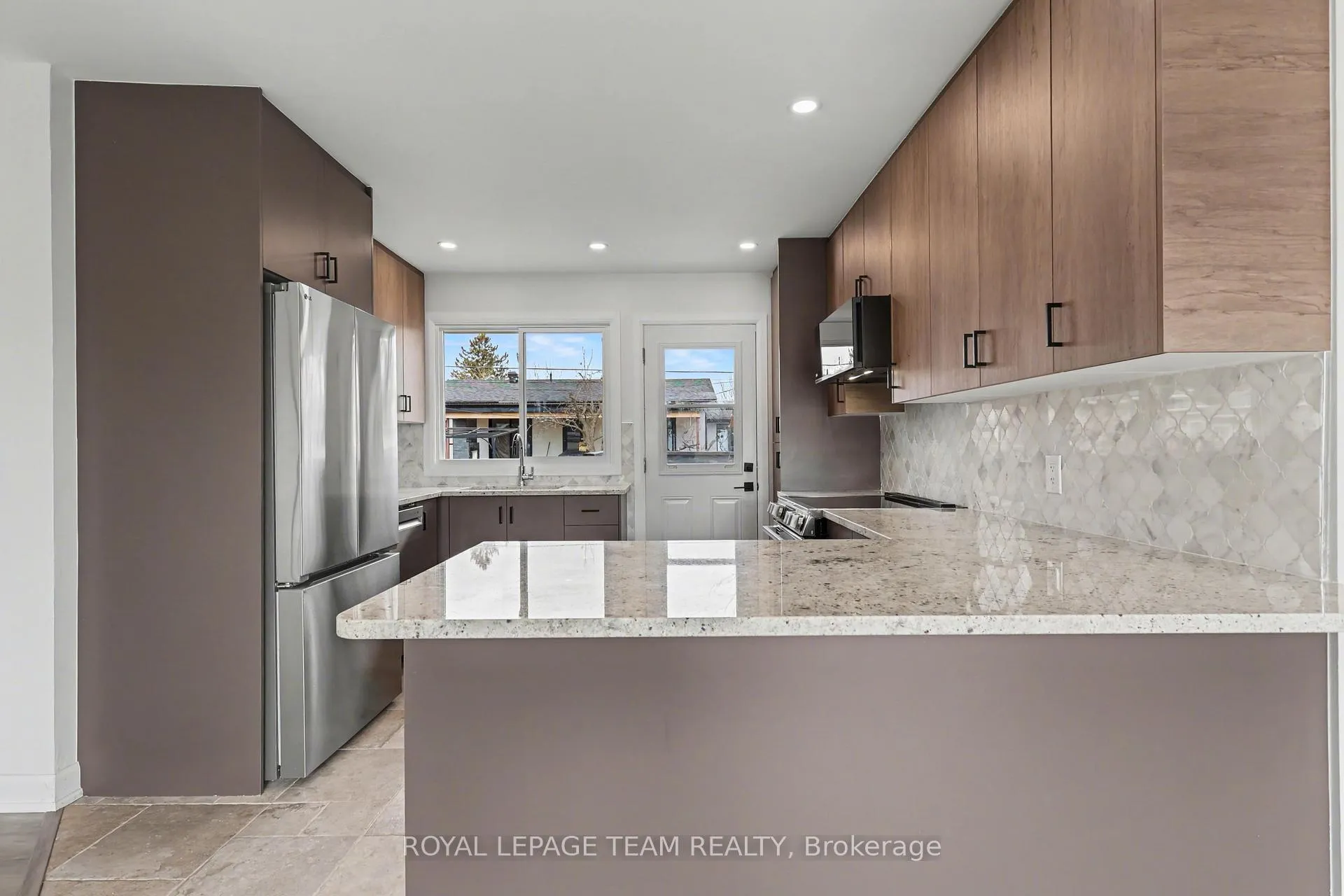 Photo 7 of 9 Greenwich Avenue, Ottawa, City View/Skyline/Fisher Heights/Parkwood Hills — HOMEH