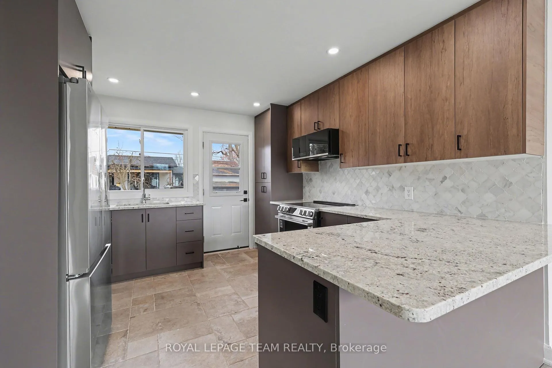 Photo 8 of 9 Greenwich Avenue, Ottawa, City View/Skyline/Fisher Heights/Parkwood Hills — HOMEH