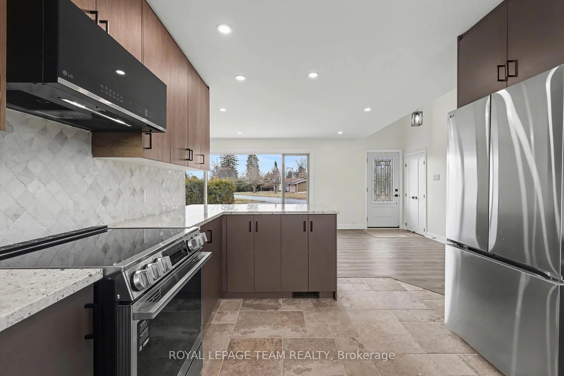 Photo 10 of 9 Greenwich Avenue, Ottawa, City View/Skyline/Fisher Heights/Parkwood Hills — HOMEH