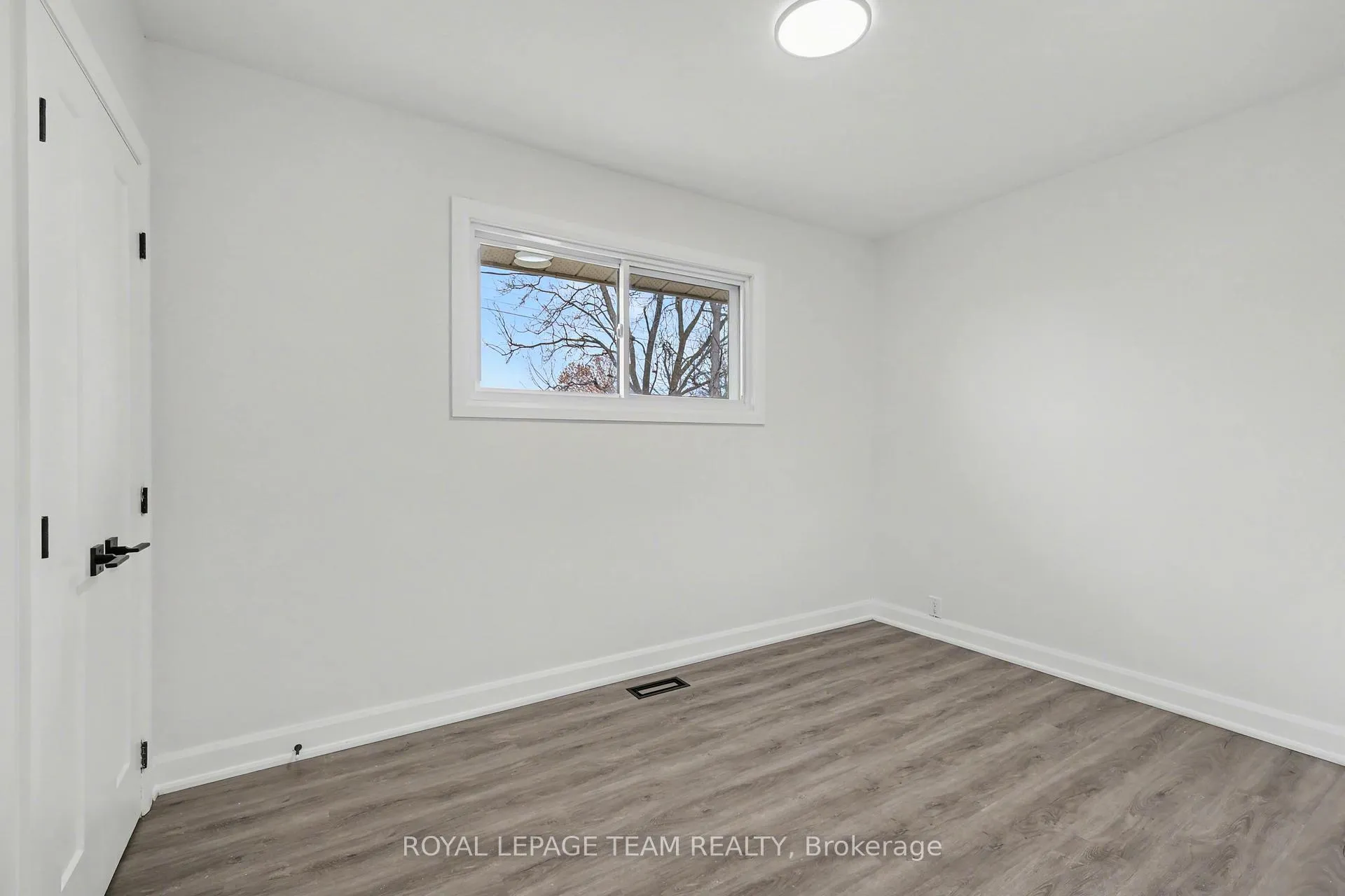 Photo 12 of 9 Greenwich Avenue, Ottawa, City View/Skyline/Fisher Heights/Parkwood Hills — HOMEH