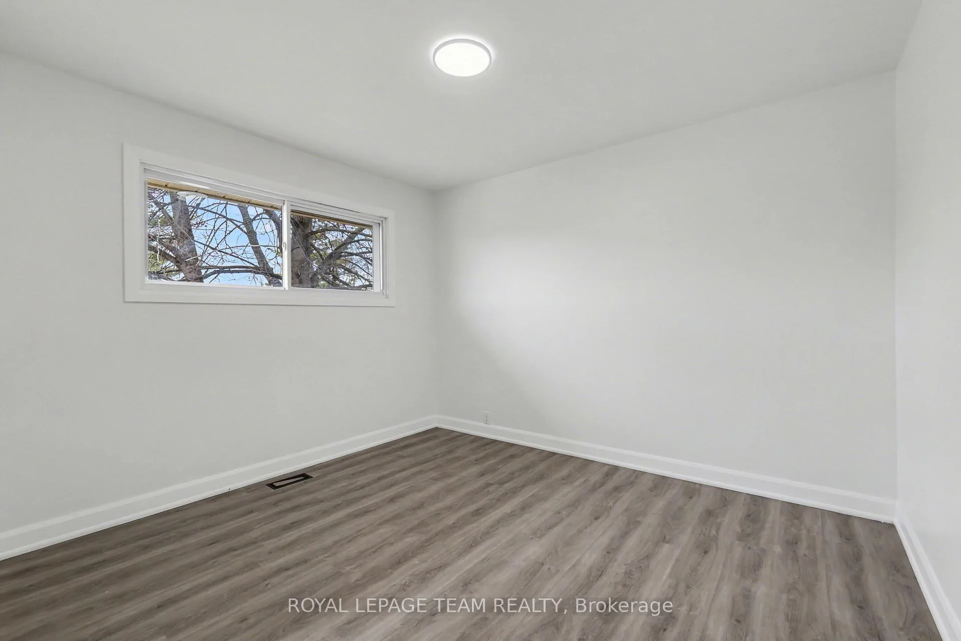 Photo 13 of 9 Greenwich Avenue, Ottawa, City View/Skyline/Fisher Heights/Parkwood Hills — HOMEH