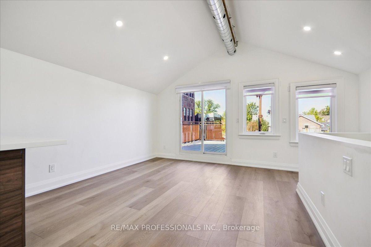 Photo 2 of Unit 3rd Floor, 134 Argyle Street, Toronto, Trinity-Bellwoods — HOMEH