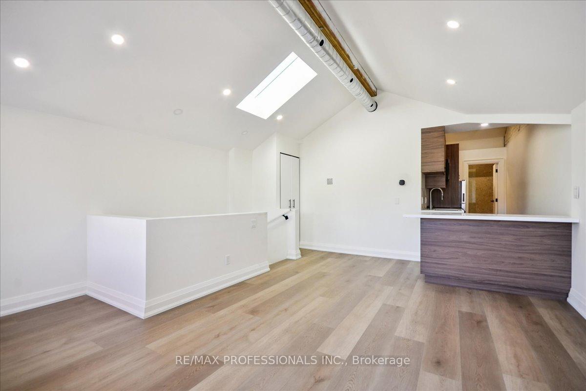 Photo 8 of Unit 3rd Floor, 134 Argyle Street, Toronto, Trinity-Bellwoods — HOMEH